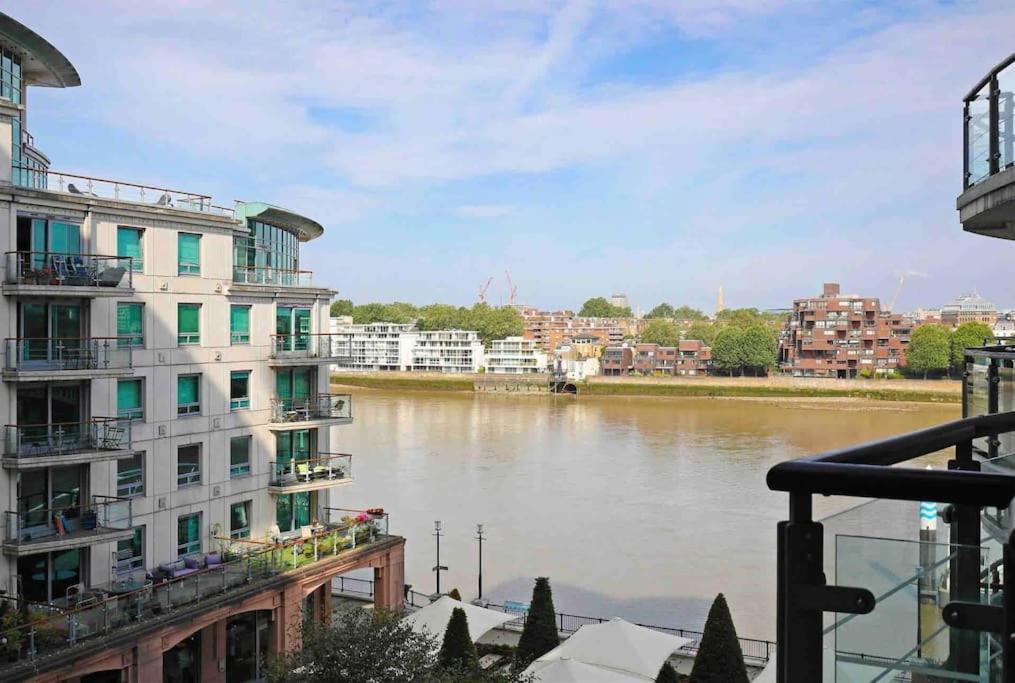 Stunning 2 Bed Thames River View - Apartment *