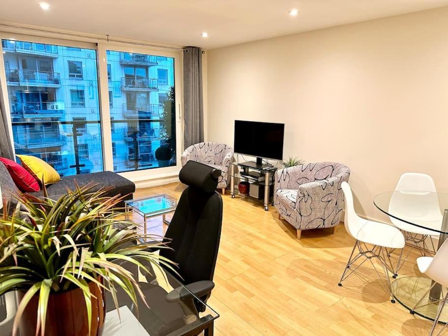 Stunning 2 Bed Thames River View - Apartment London