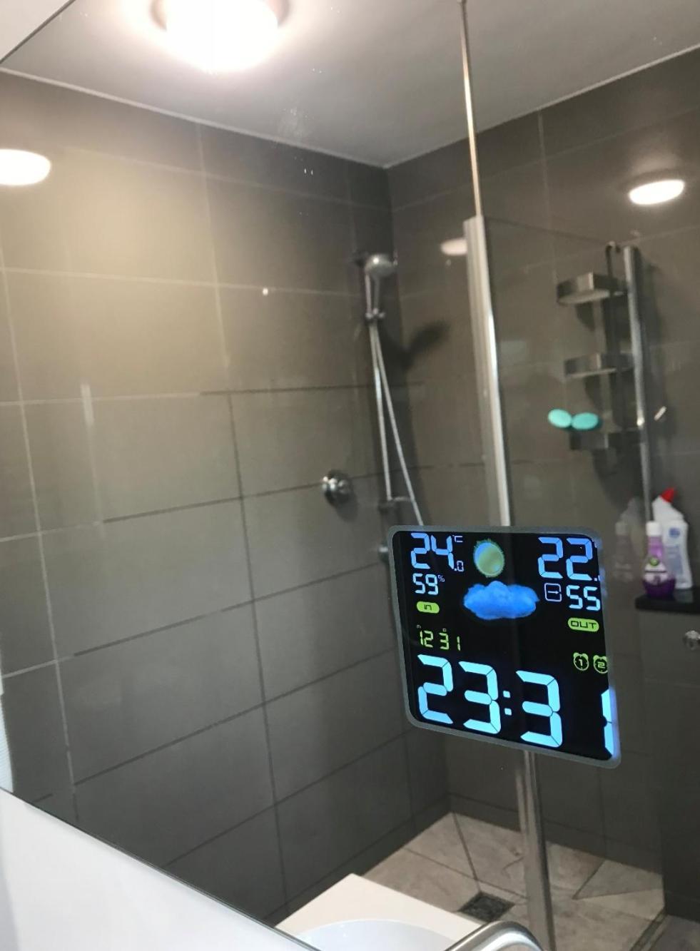 Luxurious Soft Water Air Conditioning Tv 5 Bed Arcade House