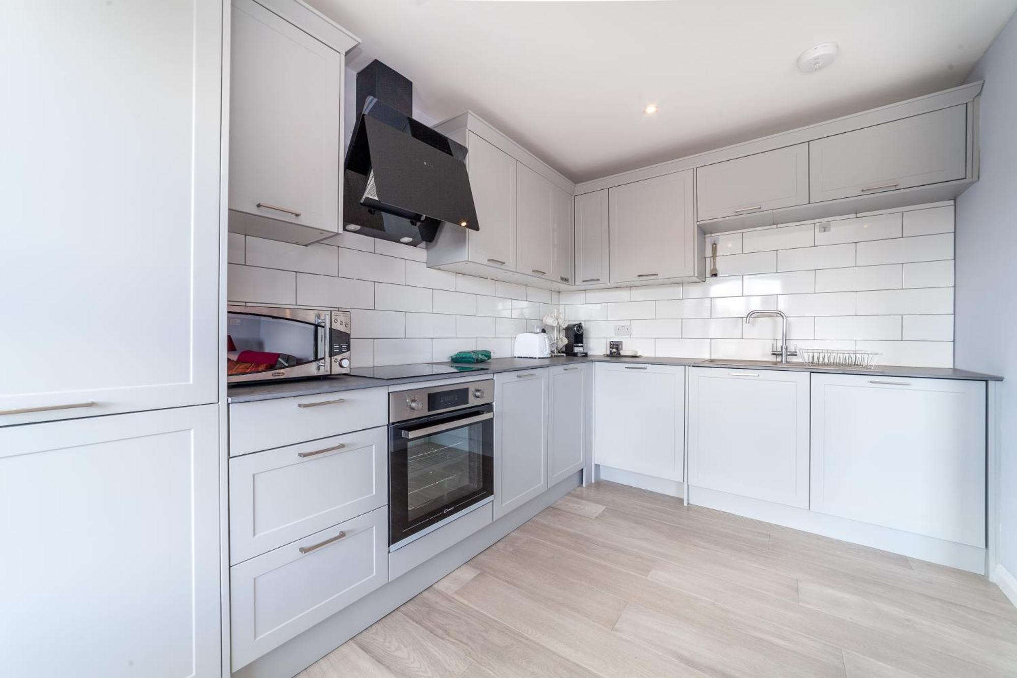 Charming New 1br Flat Wterrace, Shepherd's Bush Apartment London