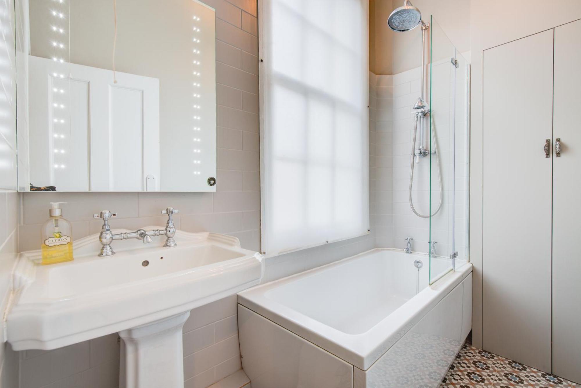 Victoria Belgravia Townhouse Homestay *