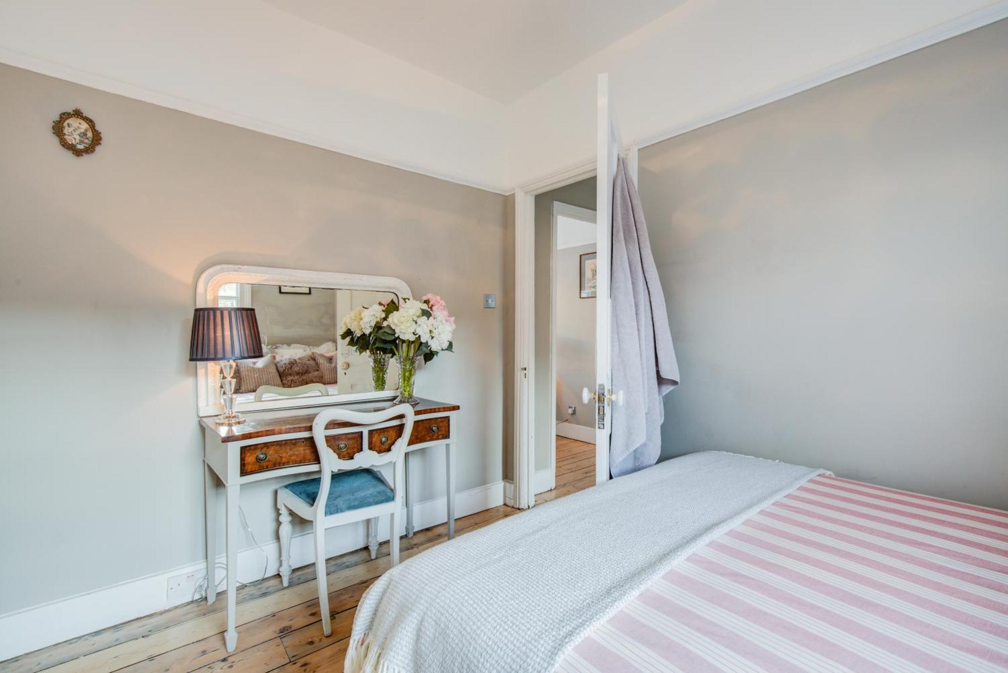 Victoria Belgravia Townhouse Homestay London
