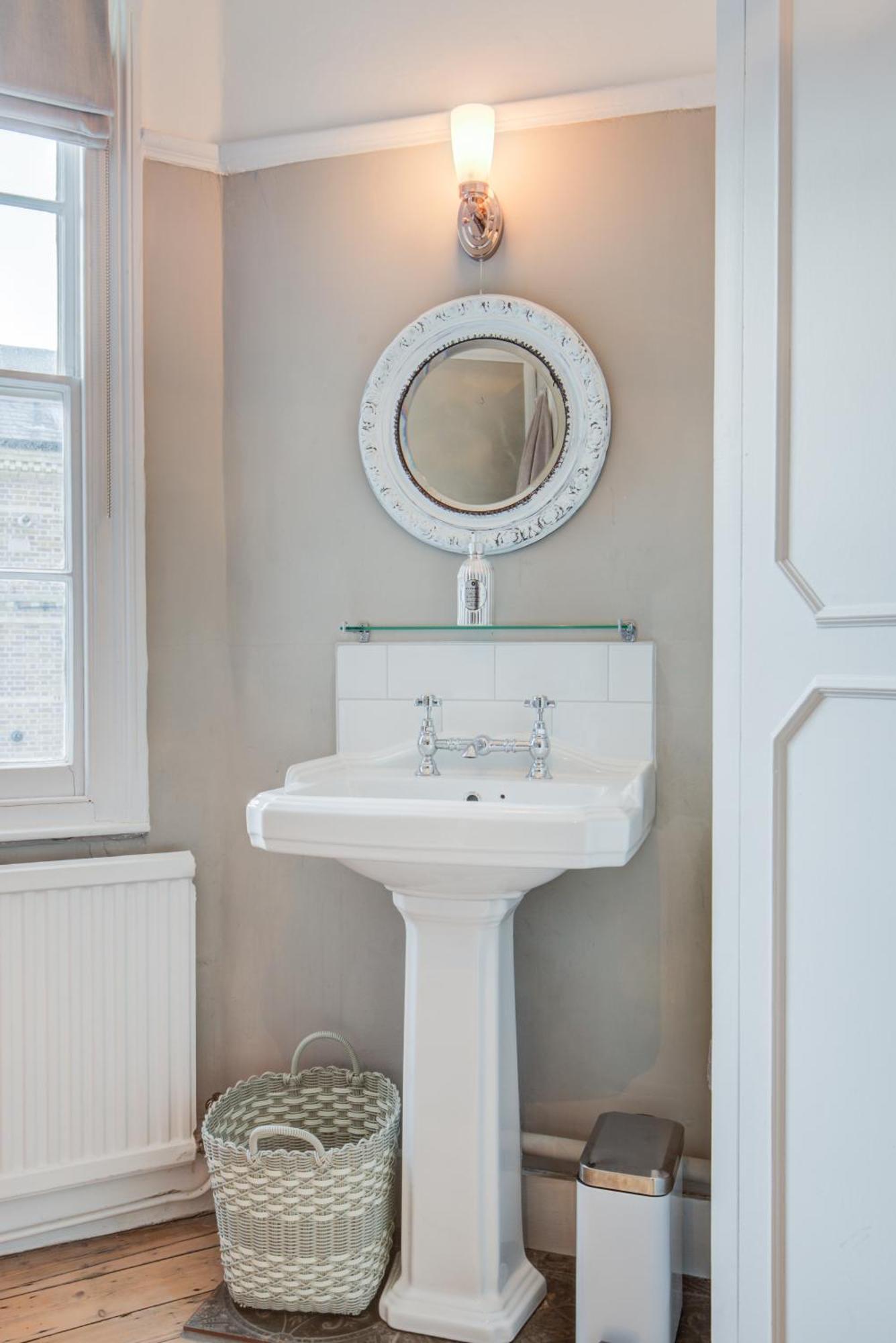 Victoria Belgravia Townhouse Homestay London
