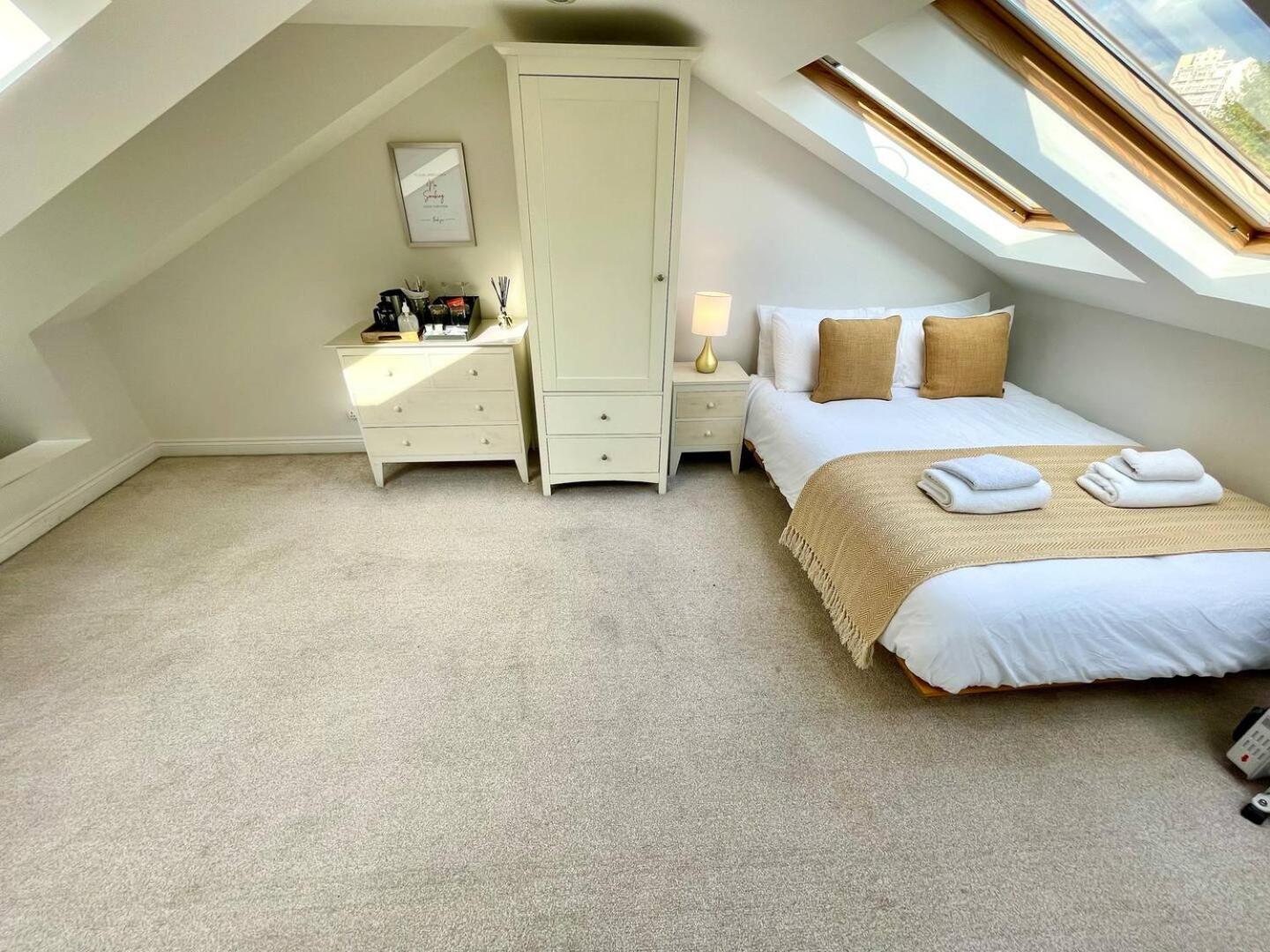 Casa de férias Bright Quiet Loft Ensuite Serene Clapham Area *