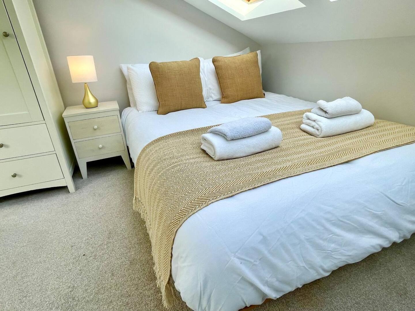 Bright Quiet Loft Ensuite Serene Clapham Area *