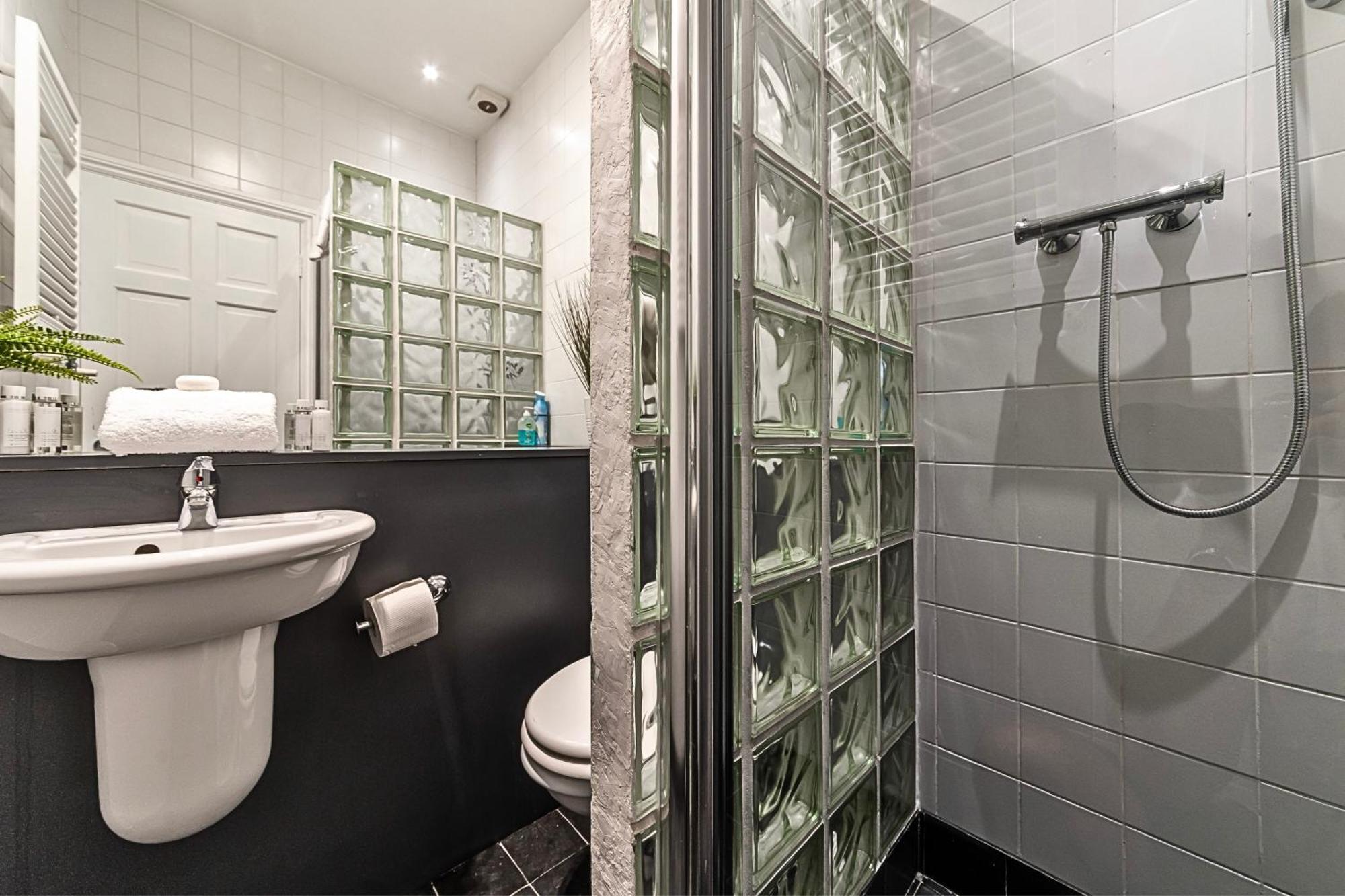 Holiday home Secret Kensington Garden Mews: Spacious 2-bedroom House With Private Patio *