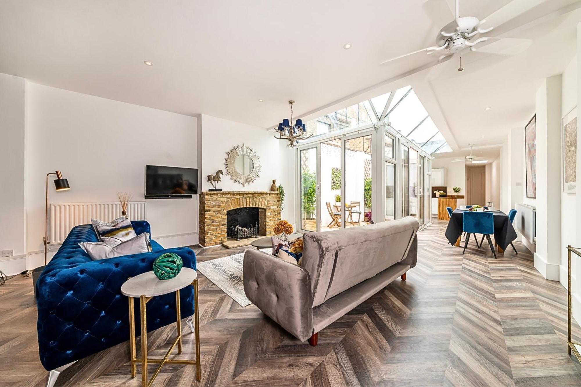 Secret Kensington Garden Mews: Spacious 2-bedroom House With Private Patio Holiday home