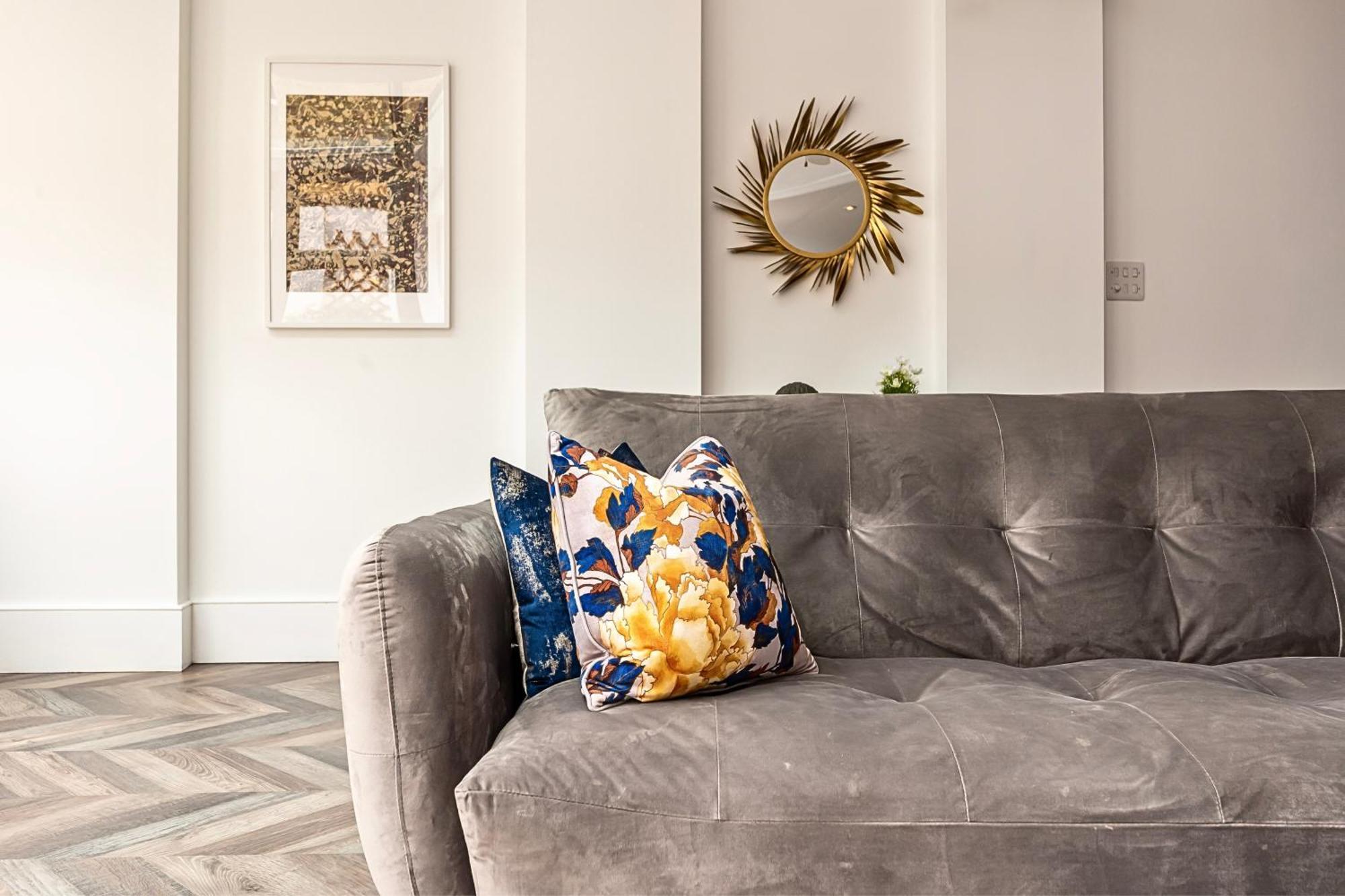 Secret Kensington Garden Mews: Spacious 2-bedroom House With Private Patio *