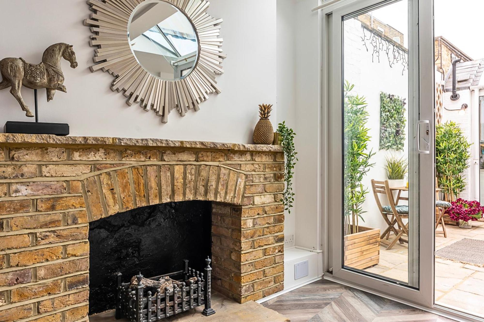 Secret Kensington Garden Mews: Spacious 2-bedroom House With Private Patio Holiday home *