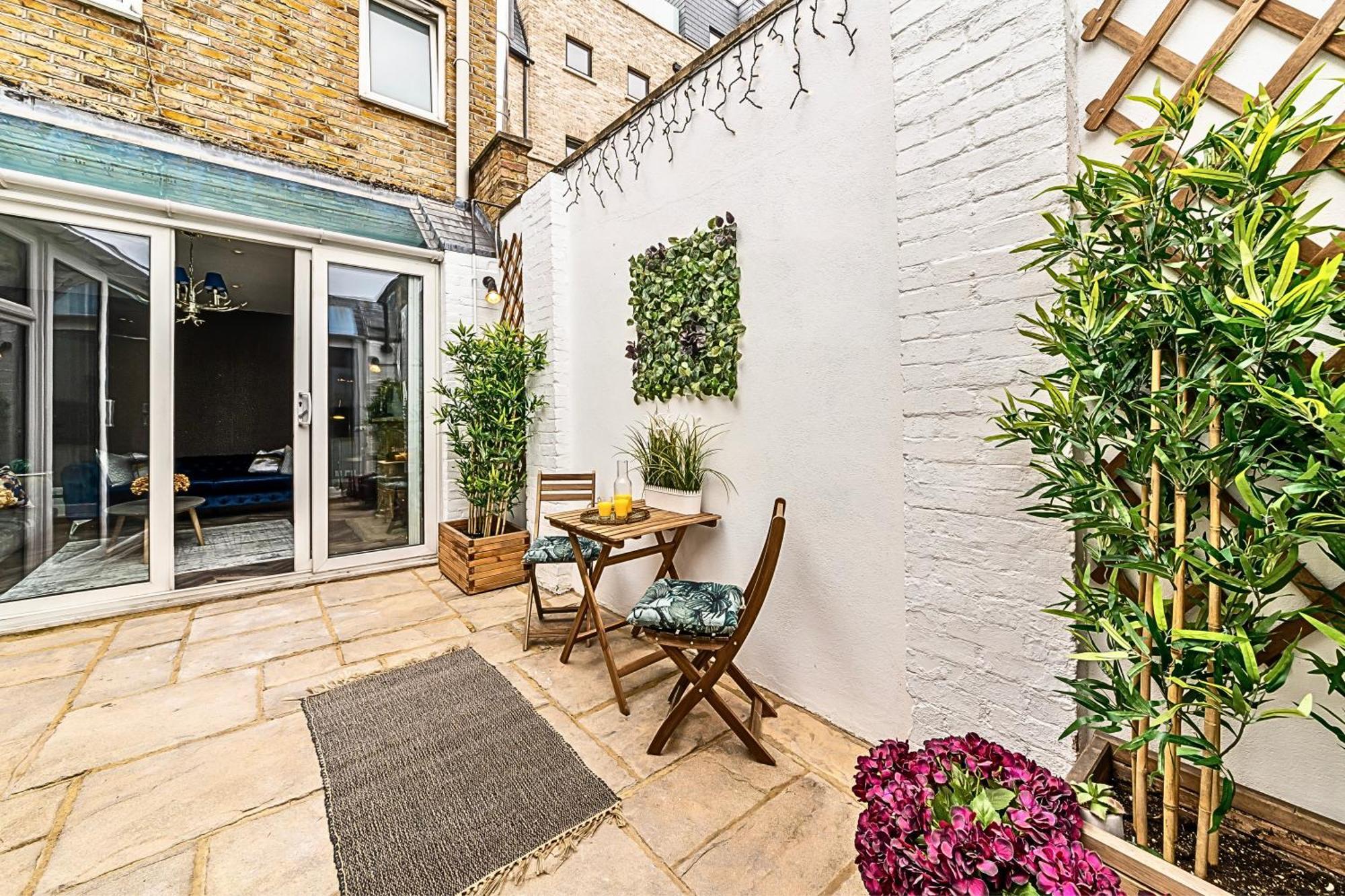 Holiday home Secret Kensington Garden Mews: Spacious 2-bedroom House With Private Patio *