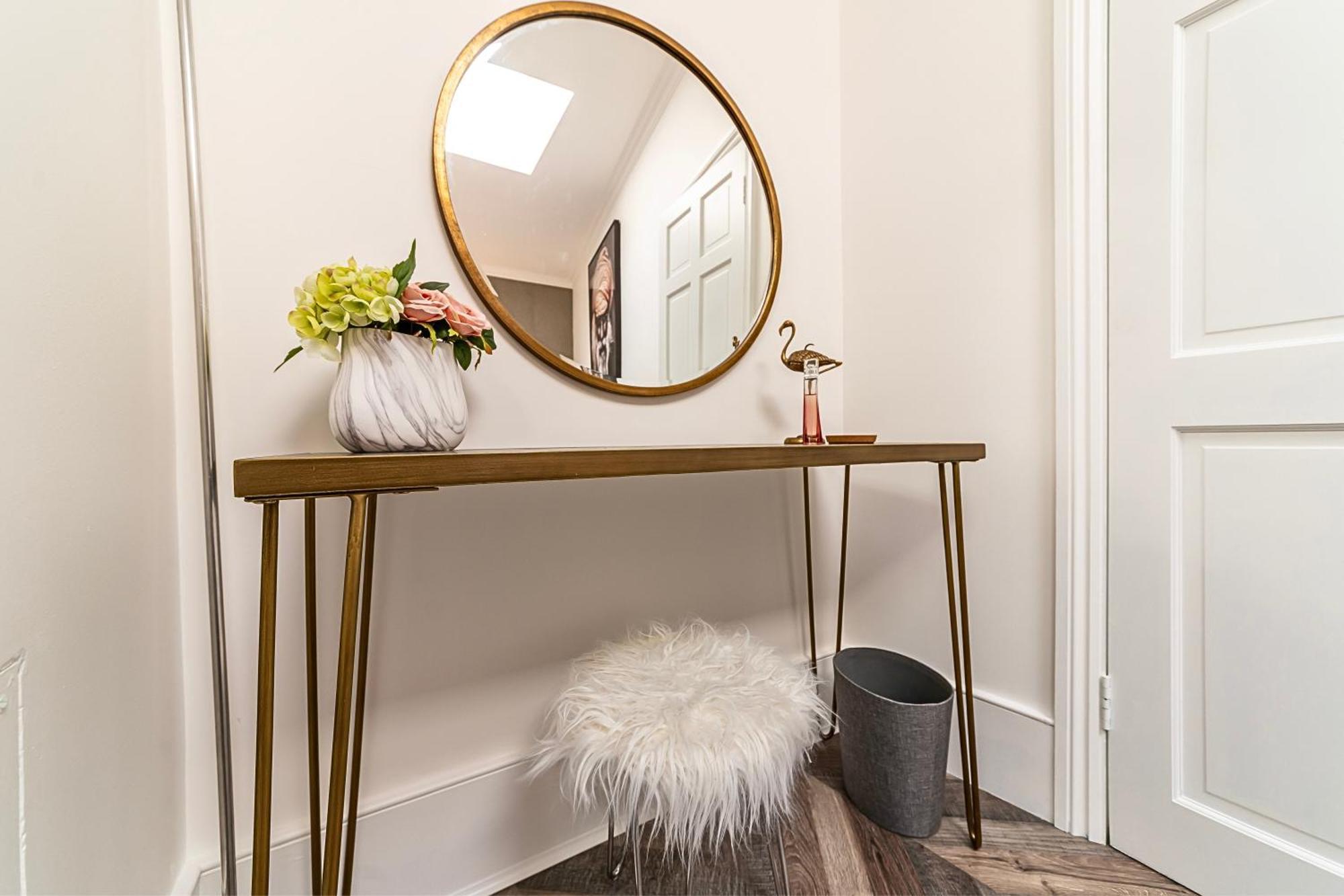 Secret Kensington Garden Mews: Spacious 2-bedroom House With Private Patio Holiday home *