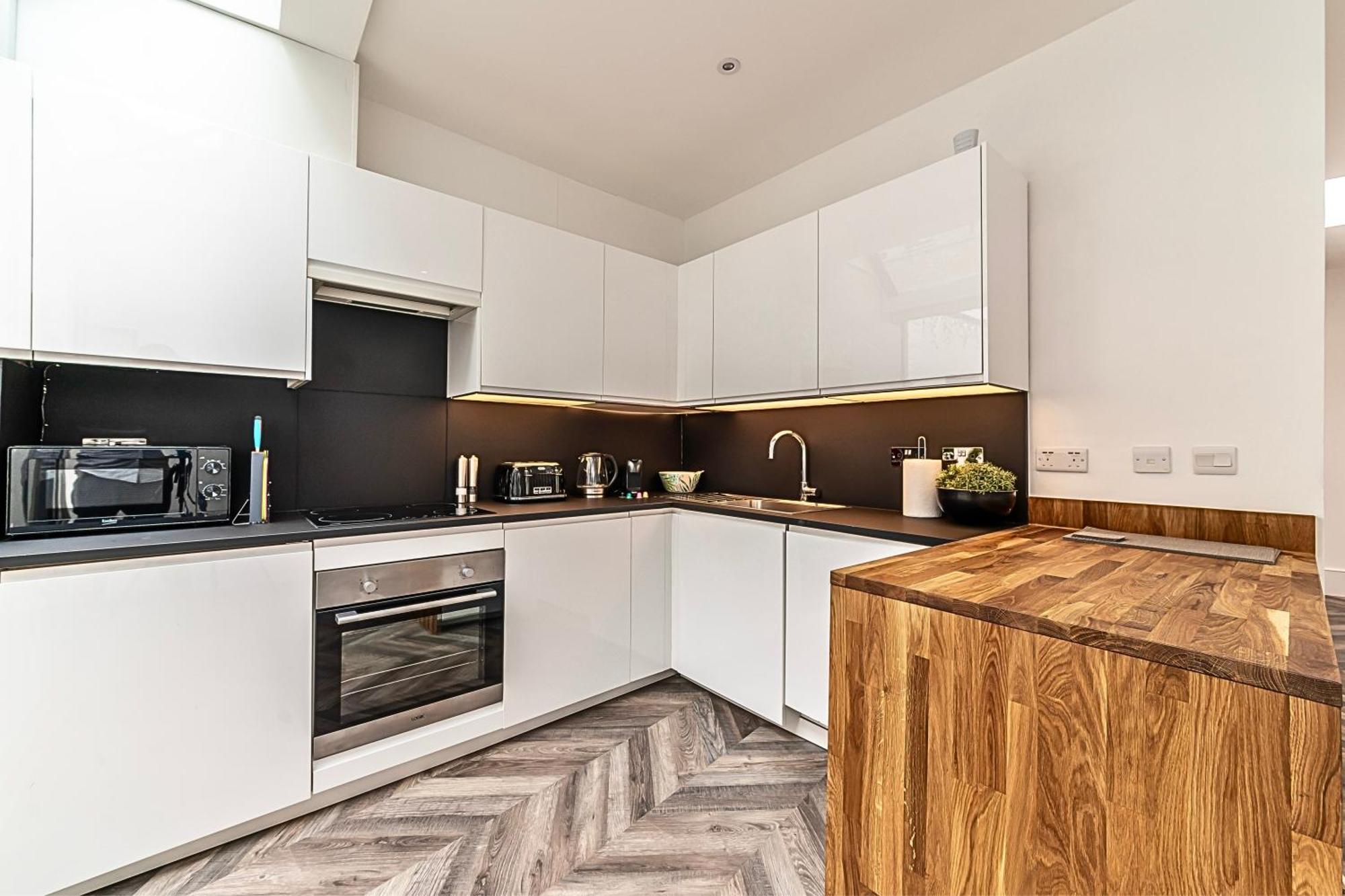 Secret Kensington Garden Mews: Spacious 2-bedroom House With Private Patio Holiday home London