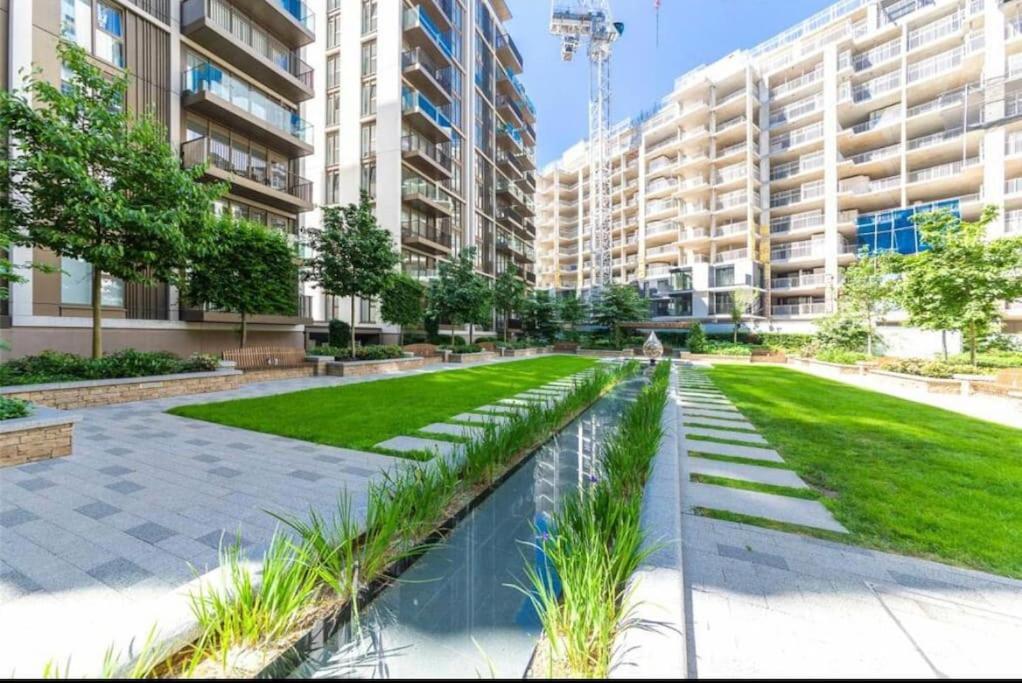 Luxury 2 Bed 2 Bath Modern Flat In White London