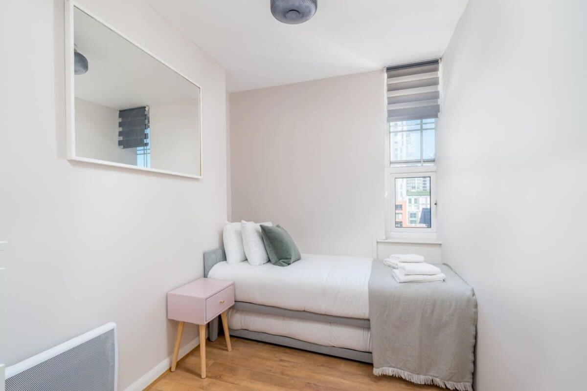 Of - Lovely Two Bedroom Apartment *