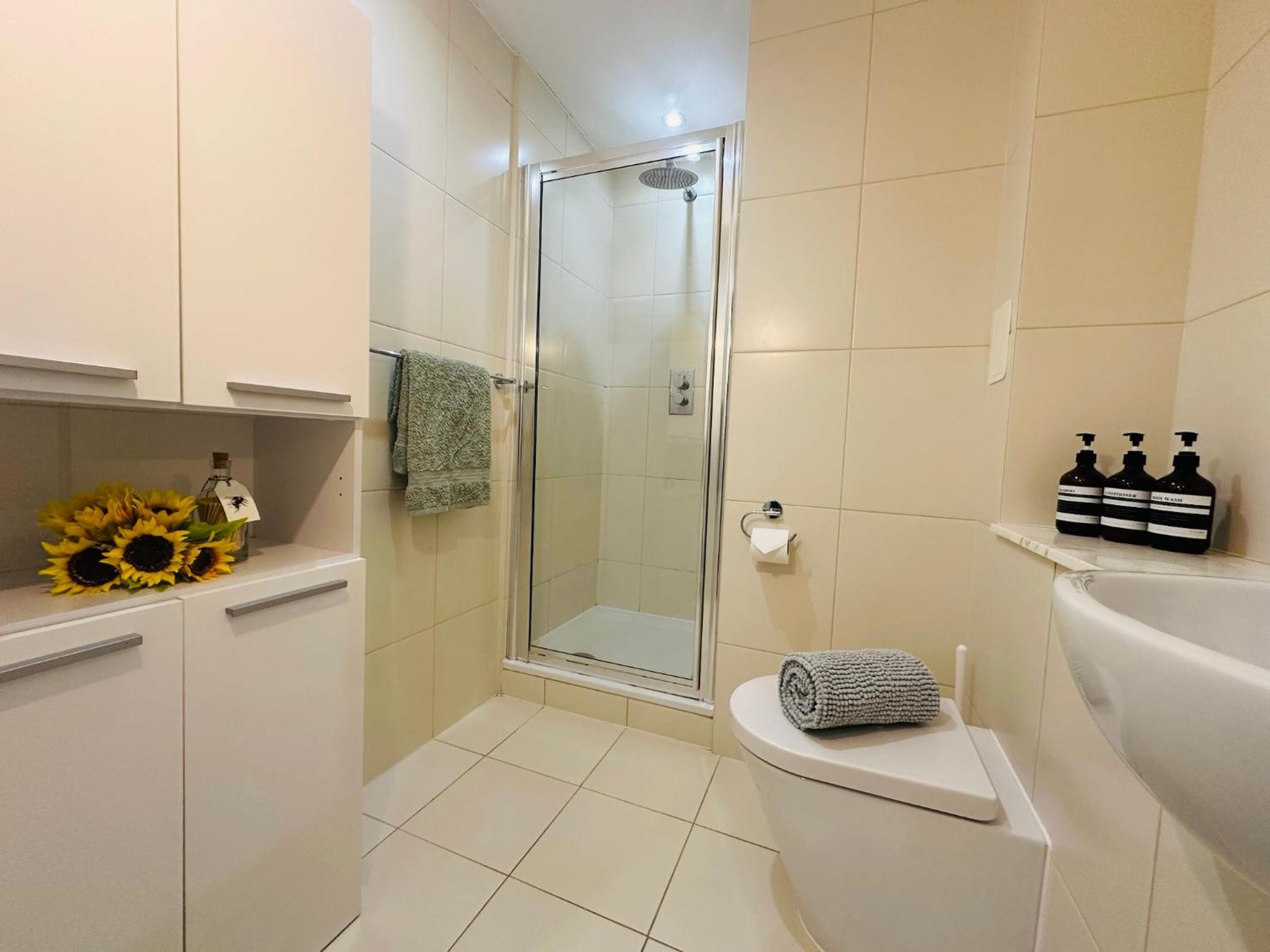 Stylish, Modern In Apartment *