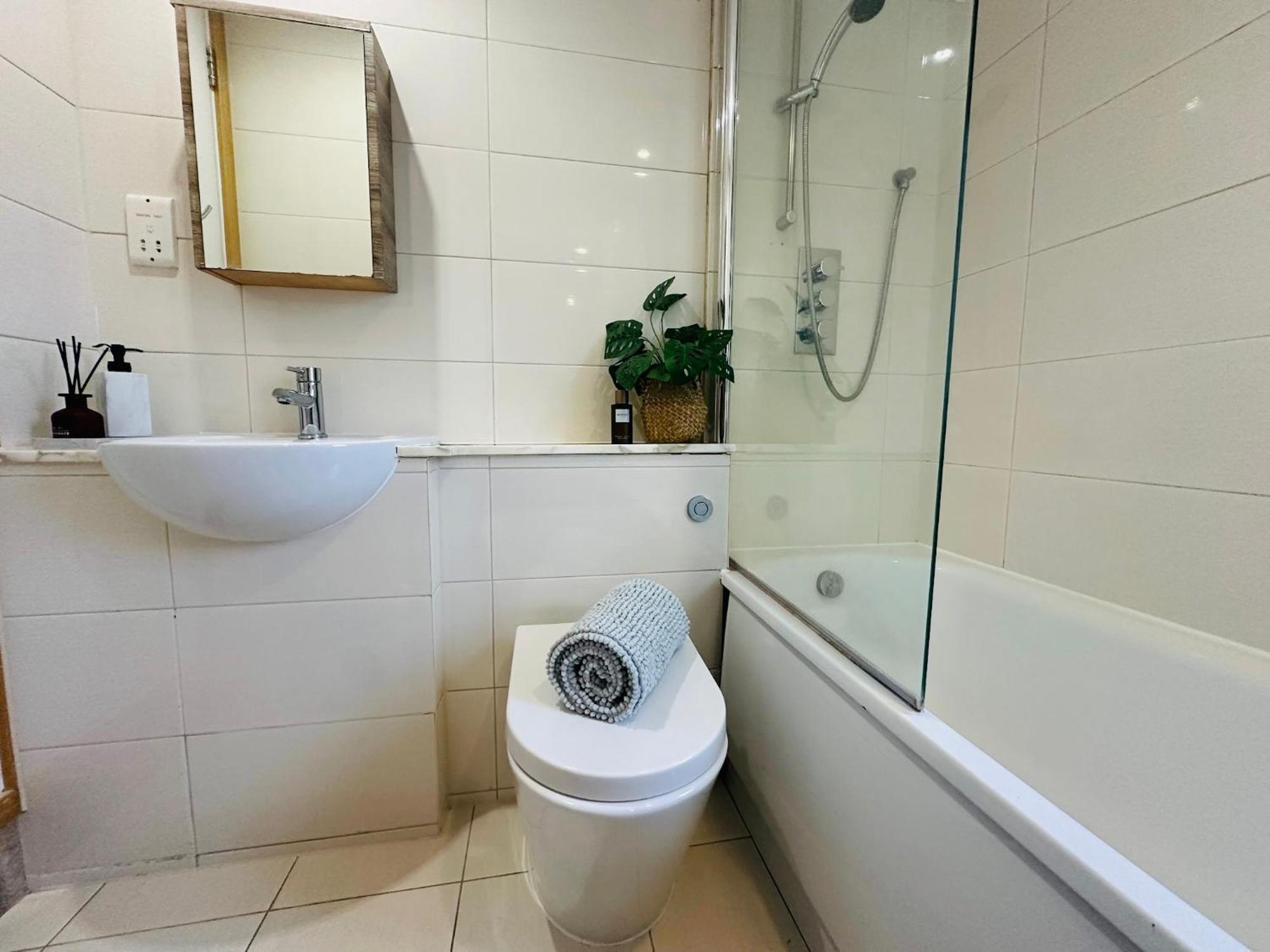 Apartment Stylish, Modern In London