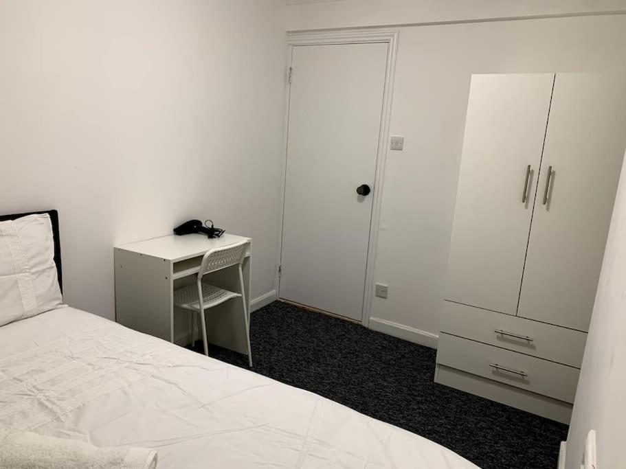 Guest house Warren Street *