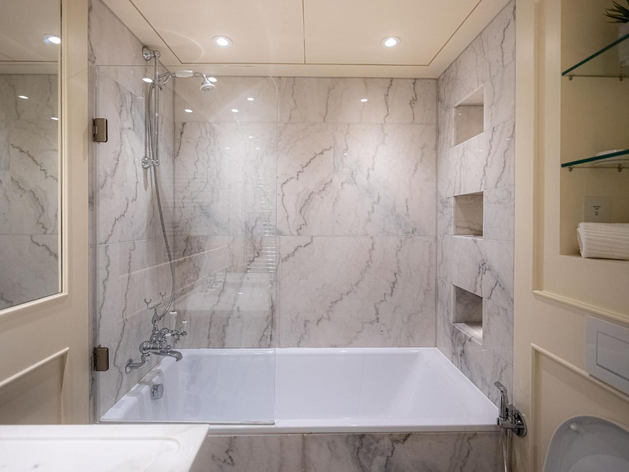 Apartment Modern Deluxe Five Bedroom House Near Chalk Farm Station By Belvilla