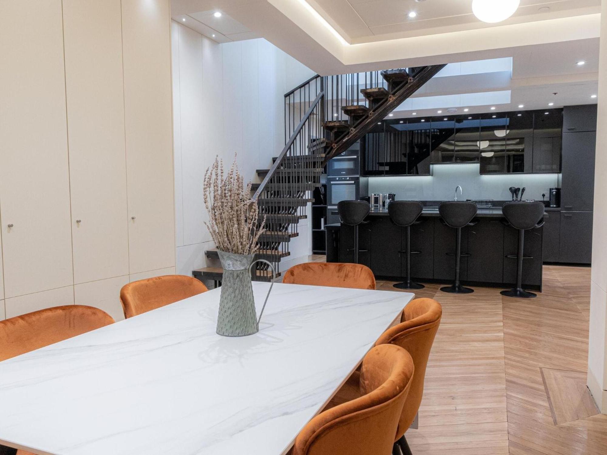 Apartment Modern Deluxe Five Bedroom House Near Chalk Farm Station By Belvilla London