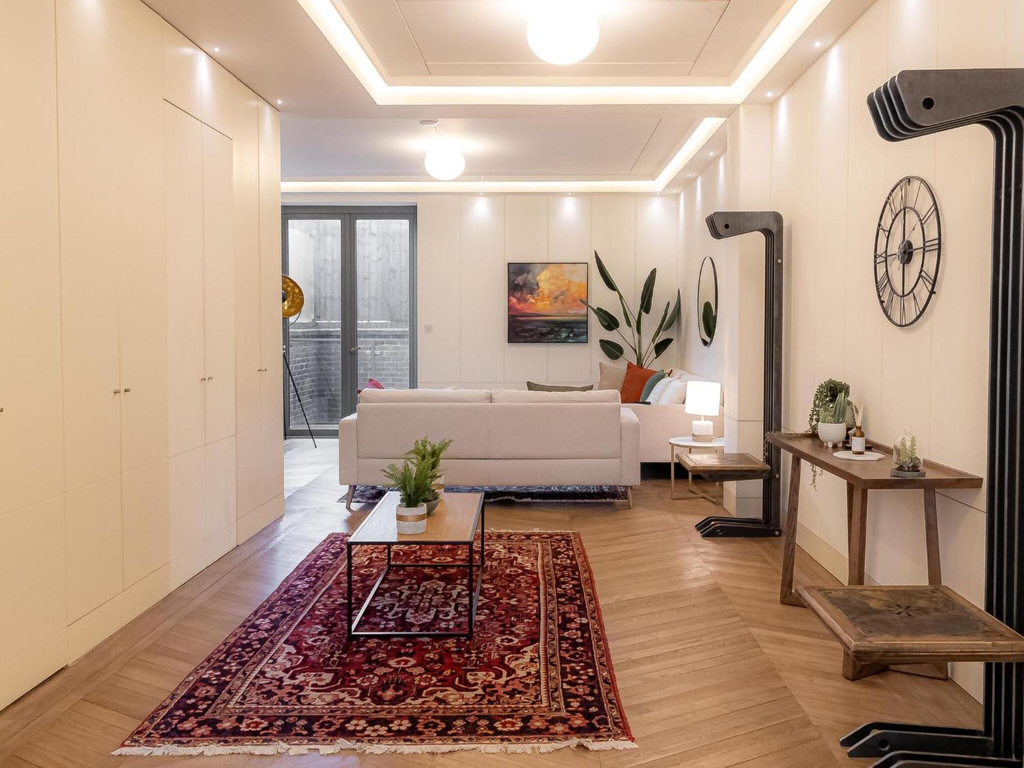 Modern Deluxe Five Bedroom House Near Chalk Farm Station By Belvilla London