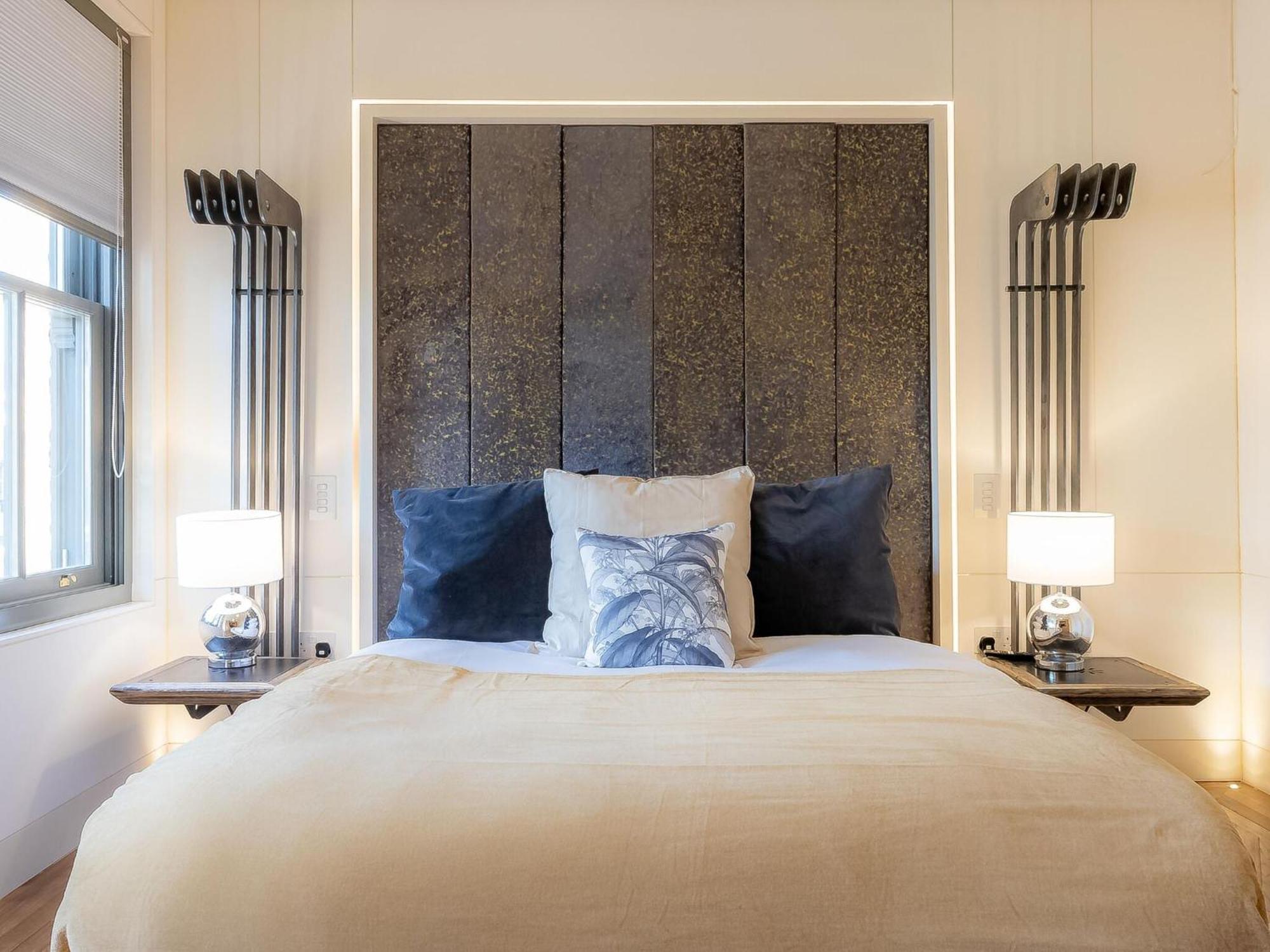 Apartment Modern Deluxe Five Bedroom House Near Chalk Farm Station By Belvilla