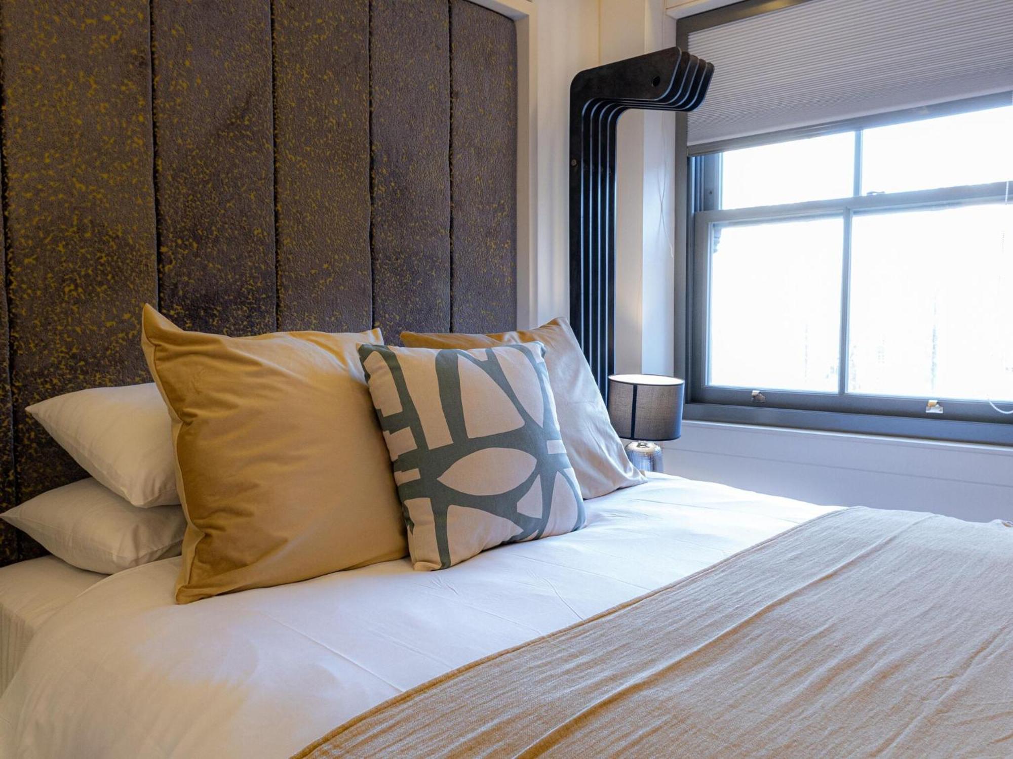Modern Deluxe Five Bedroom House Near Chalk Farm Station By Belvilla Apartment