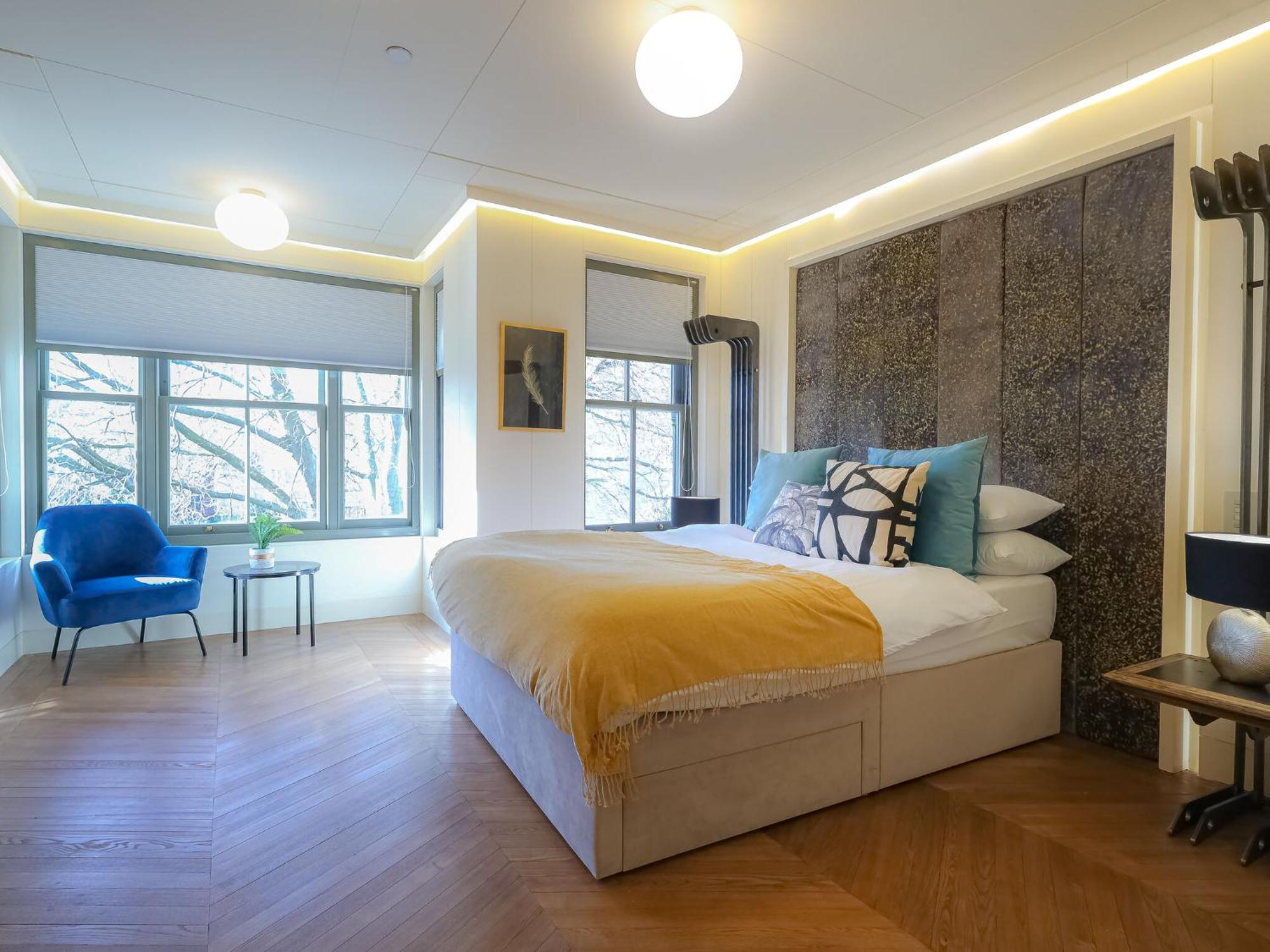 Modern Deluxe Five Bedroom House Near Chalk Farm Station By Belvilla London