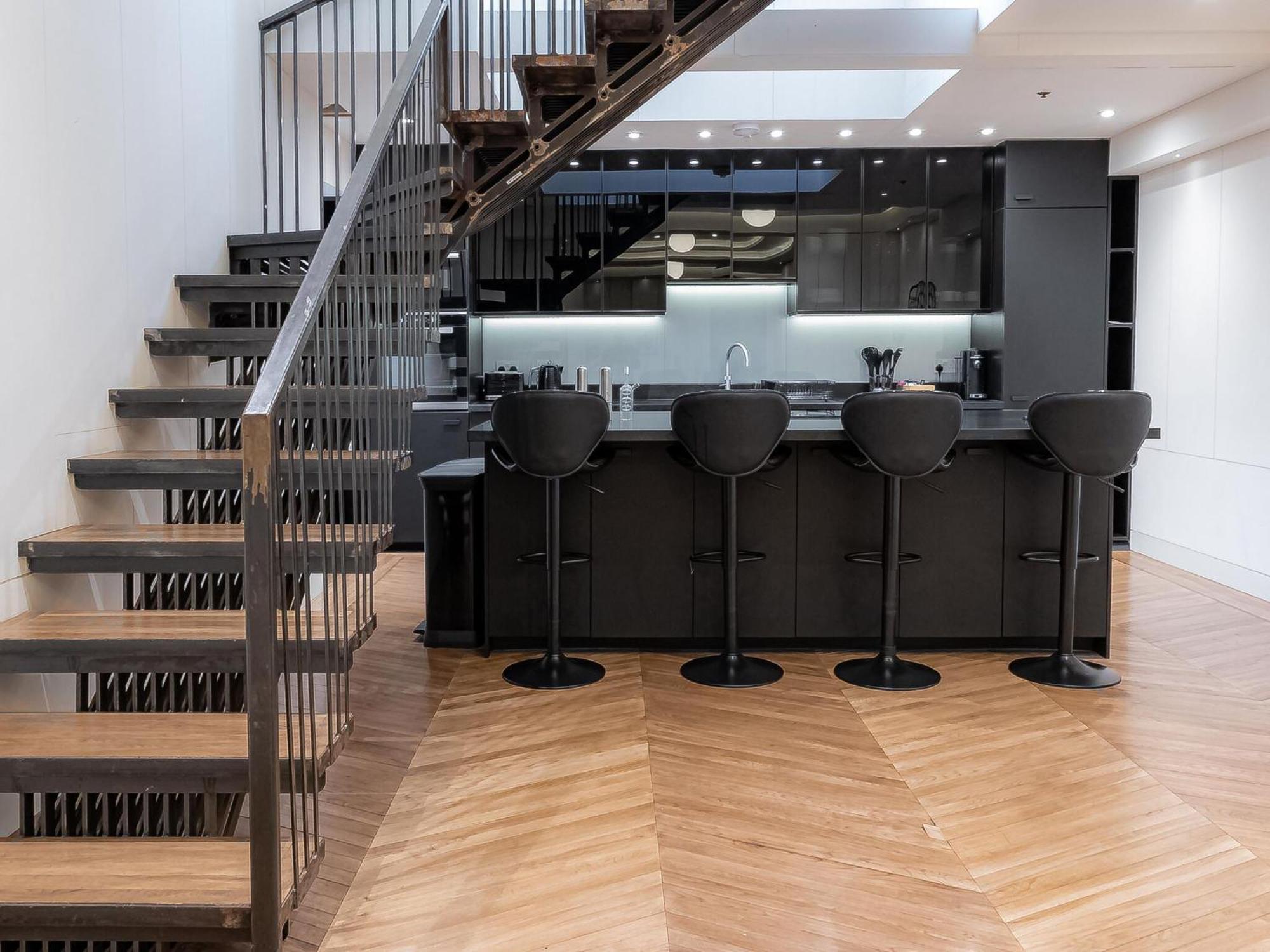Modern Deluxe Five Bedroom House Near Chalk Farm Station By Belvilla London