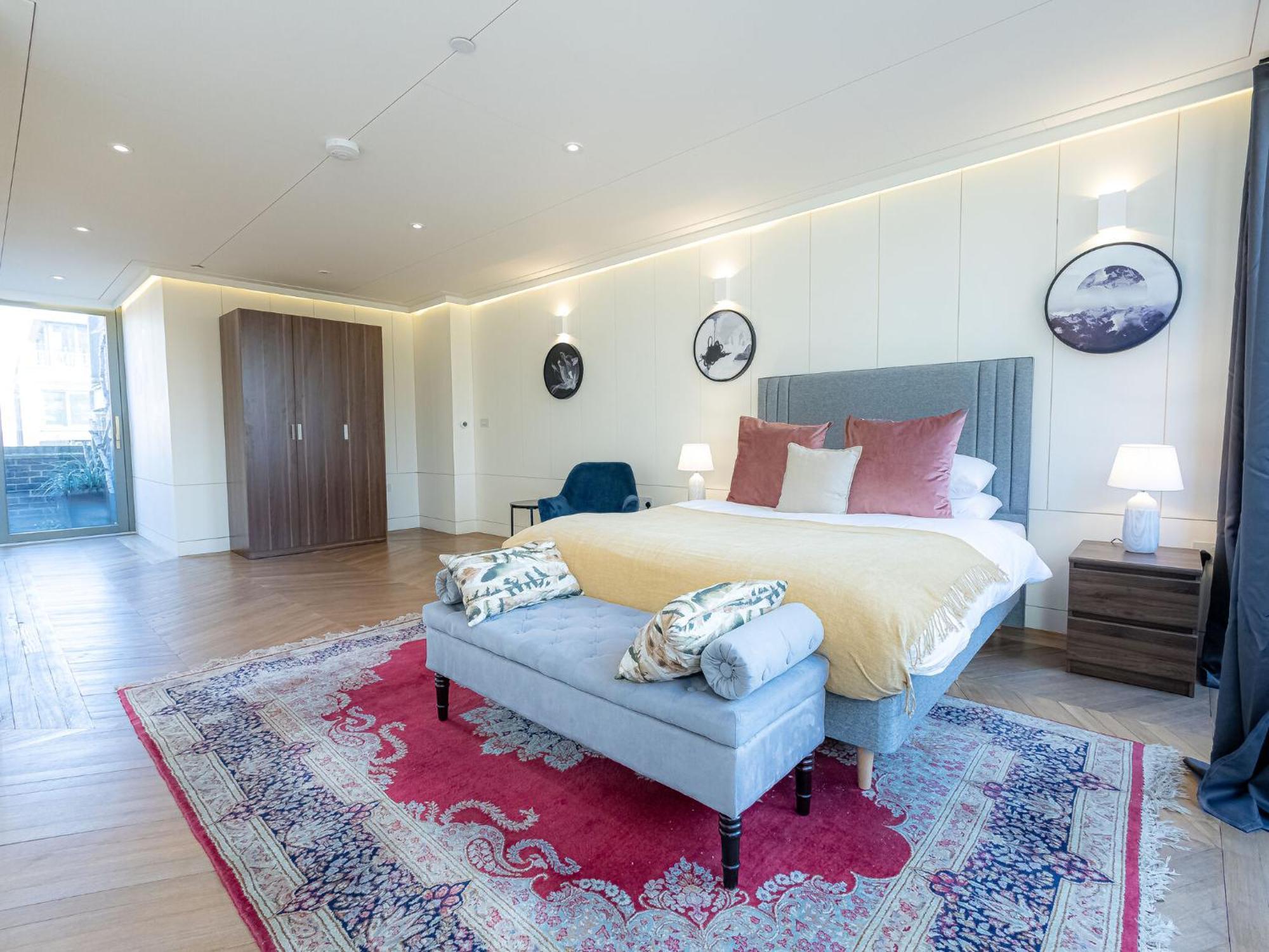 Modern Deluxe Five Bedroom House Near Chalk Farm Station By Belvilla Apartment