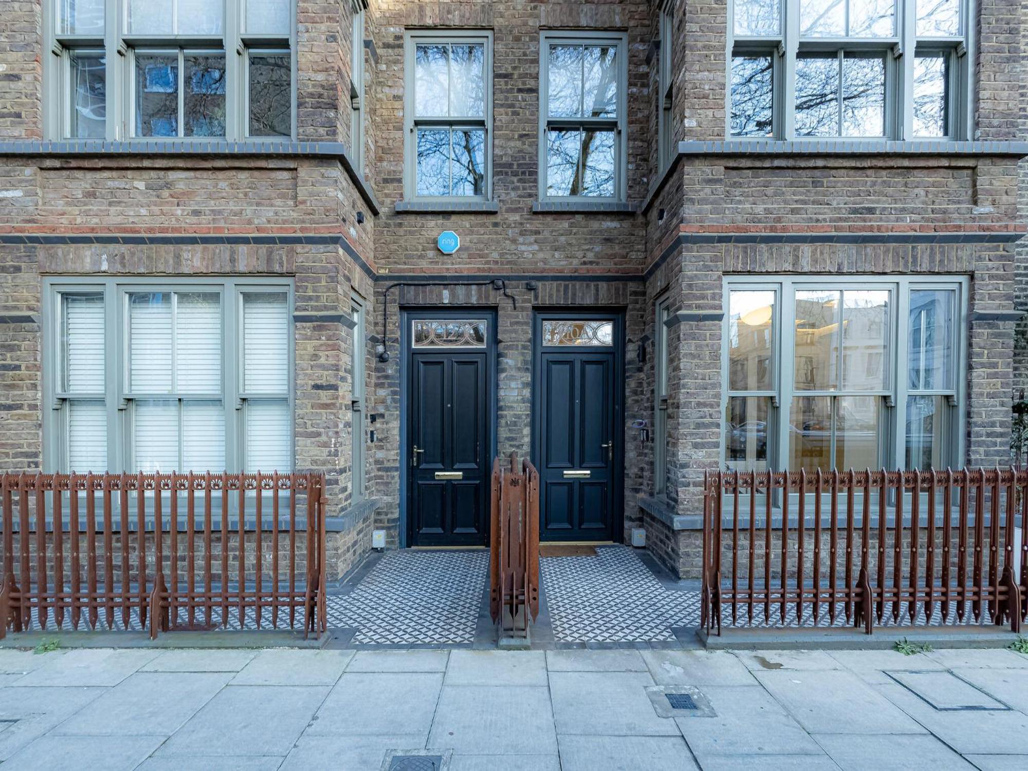 Apartment Modern Deluxe Five Bedroom House Near Chalk Farm Station By Belvilla