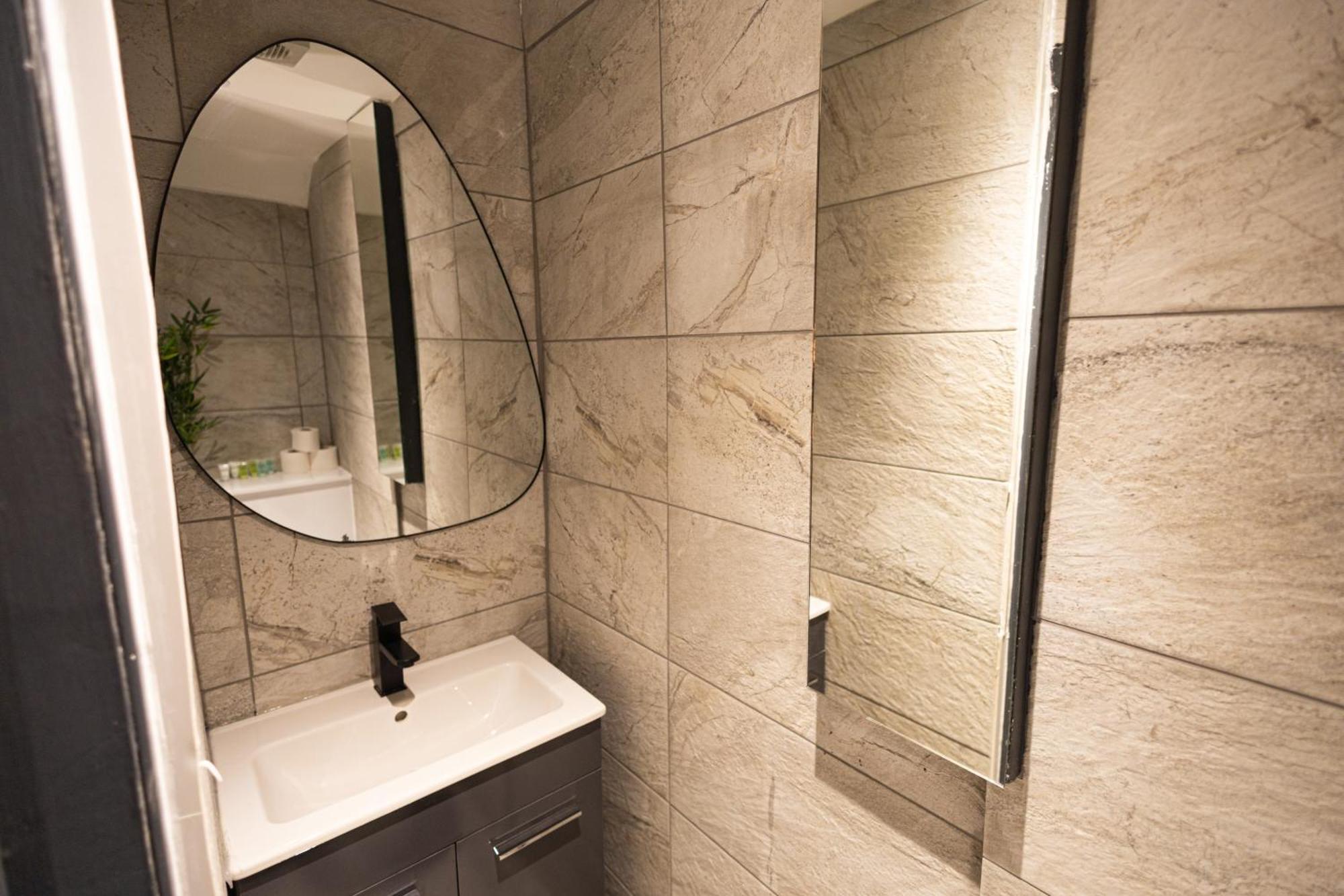 London, Jacuzzi 1 Bedroom * London