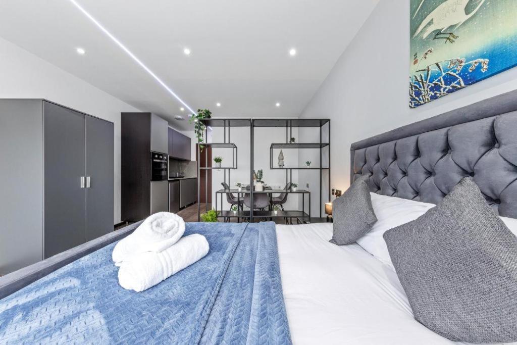 Apartment Serviced Golders Near London- 3
