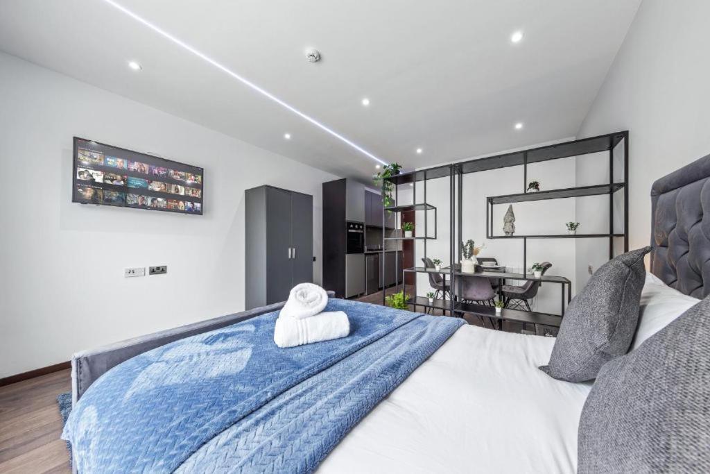 Apartment Serviced Golders Near London- 3