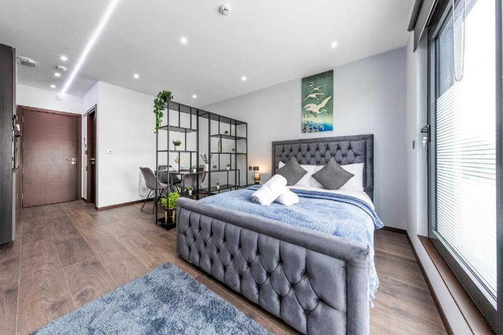 Serviced Golders Near London- 3 Apartment London
