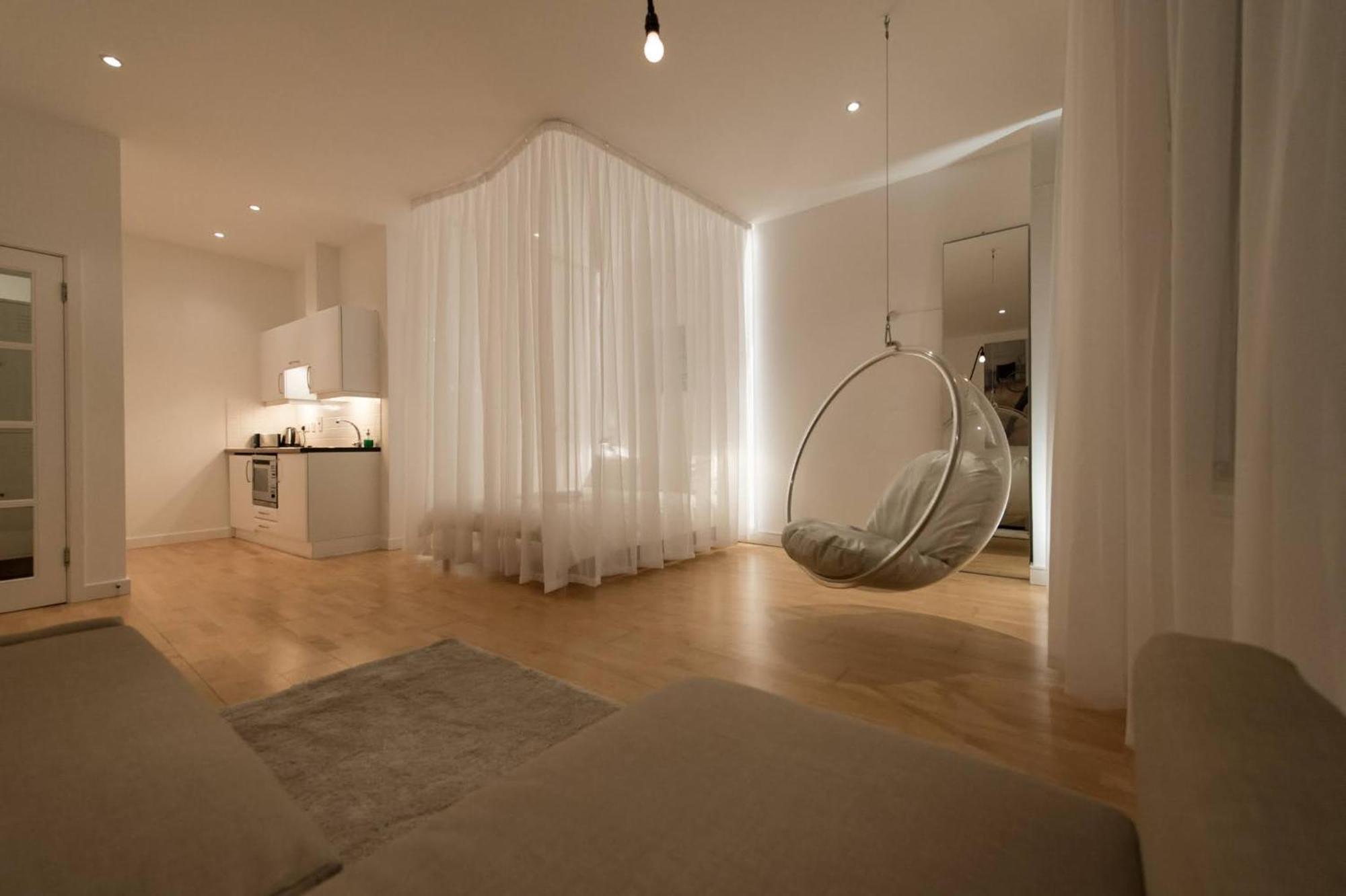 The William Wallace, By The Design Traveller Apartment *