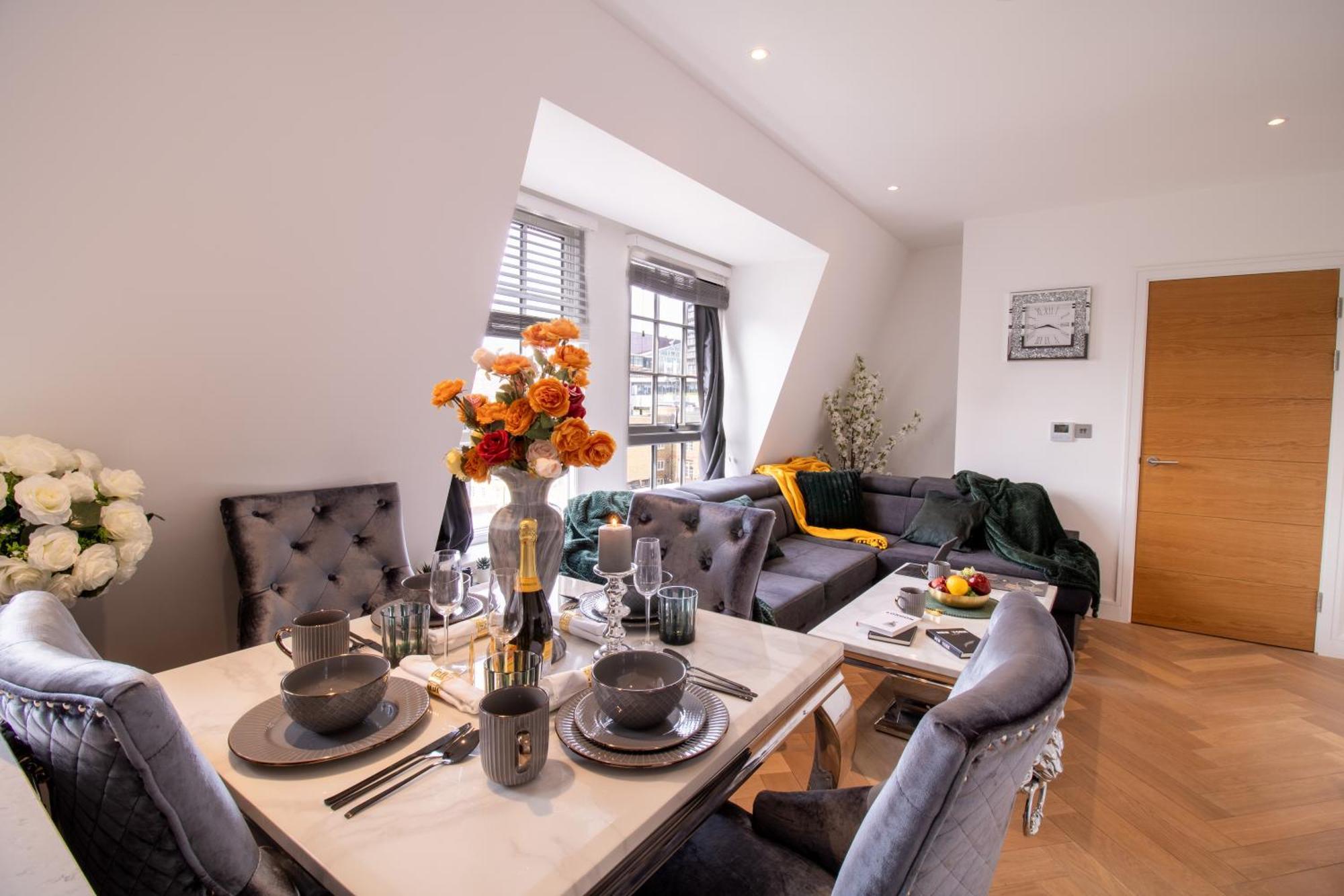 Luxurious 1-bedroom Penthouse In Marble Arch 71 Apartment