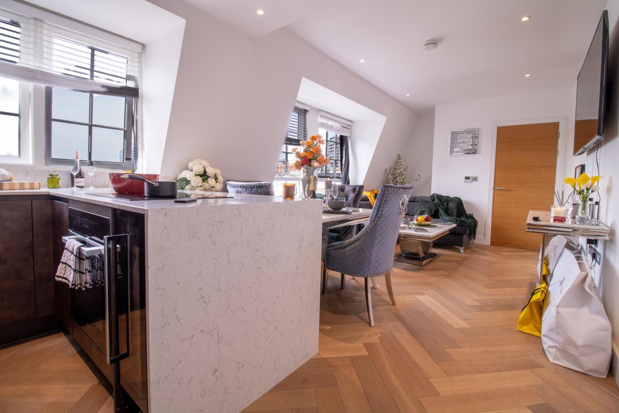 Luxurious 1-bedroom Penthouse In Marble Arch 71 Apartment