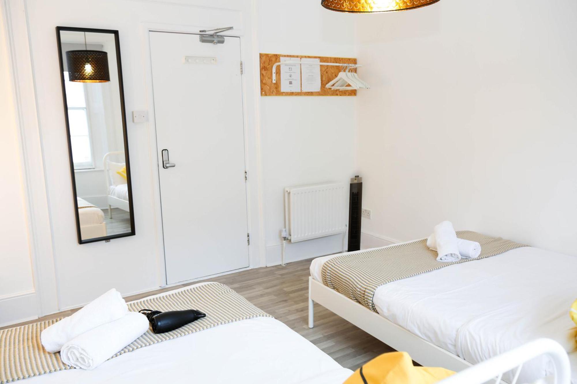 Stylish 1-minute Walk To Camden Town Metro, Shops, Cafes, Bars & Restaurants With Shared Bathrooms Hospedagem domiciliar
