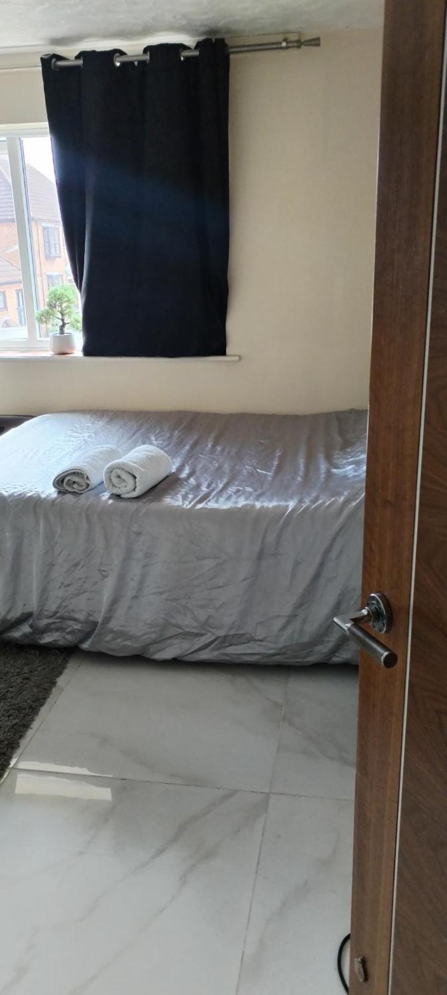 Airport, Excel, Univ Of East London, O2 Homestay *