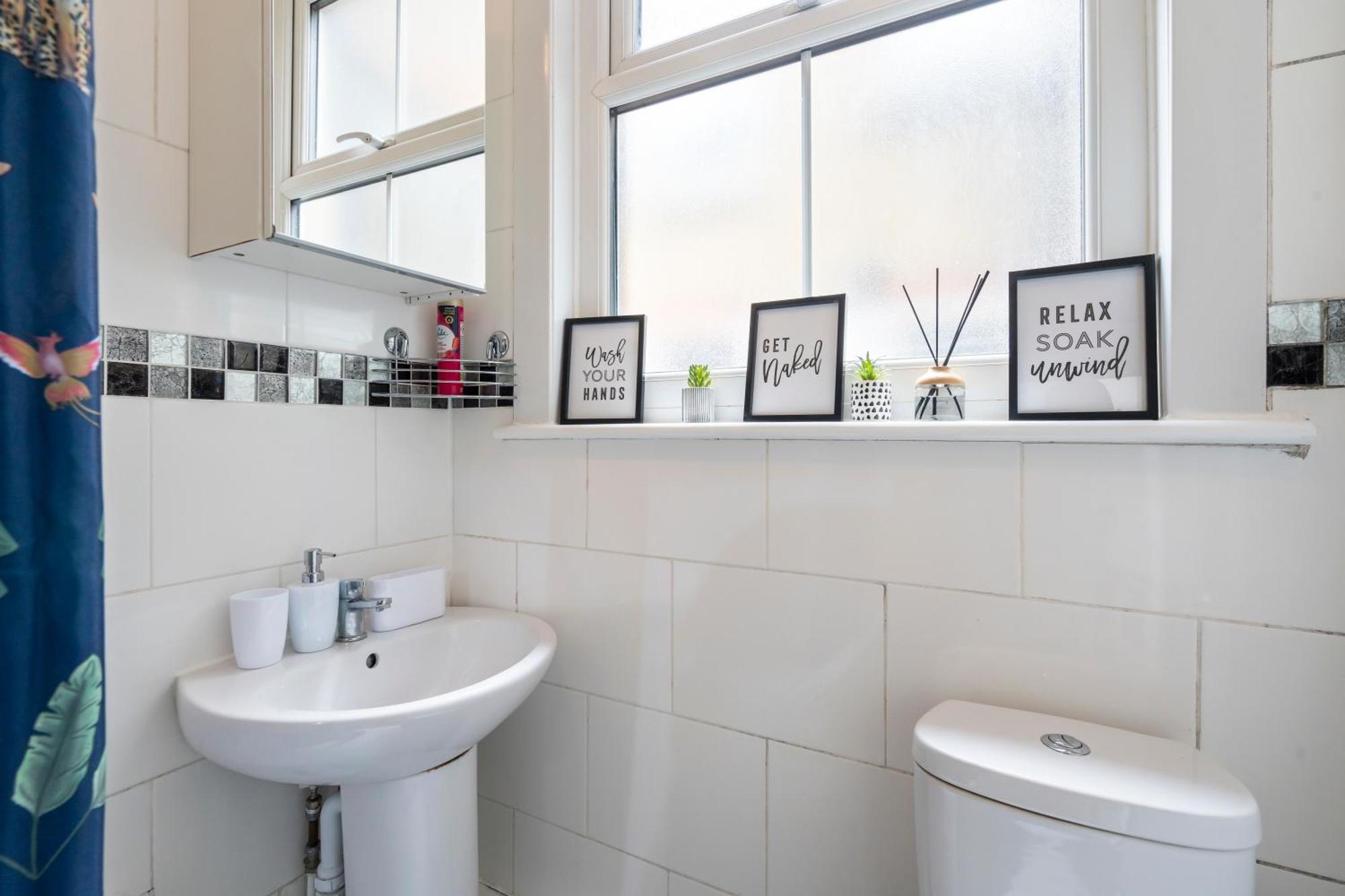 Modern 3 Bedroom In Wimbeldon Park Apartment