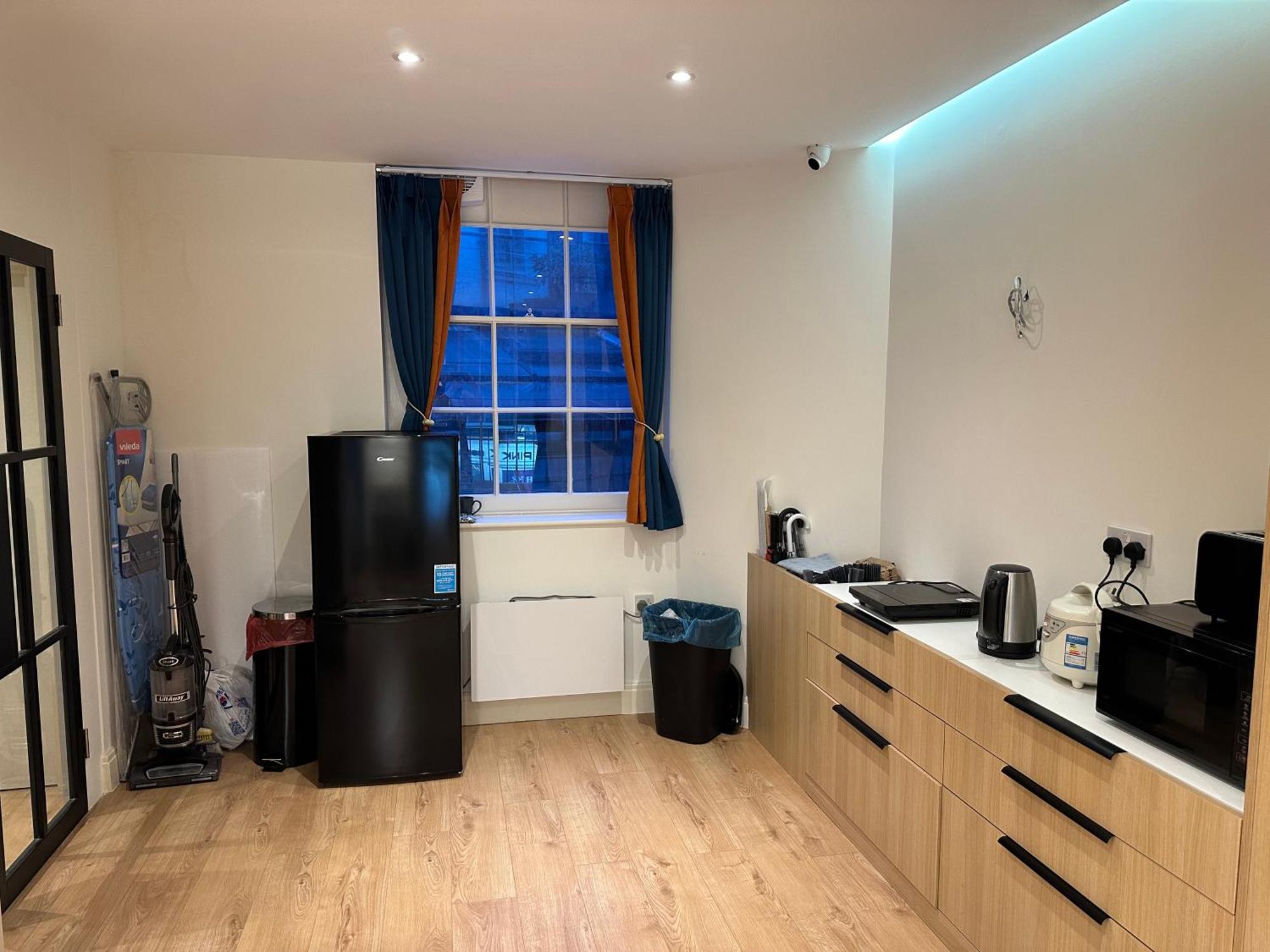 Guest house Not Very Quiet But Location London