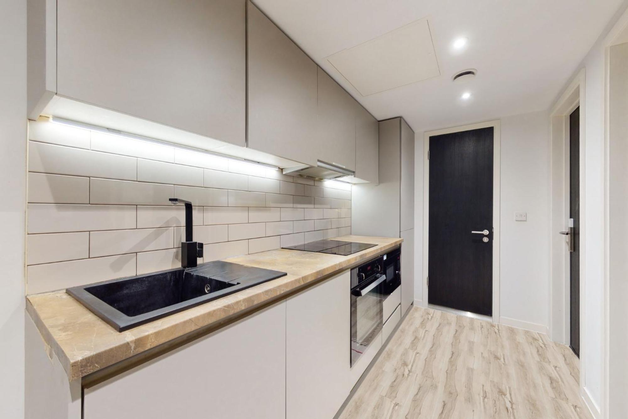 And Ensuite Bedrooms With Shared Kitchen At Chapter Ealing Right Next To North Acton Tube Station Apartment *