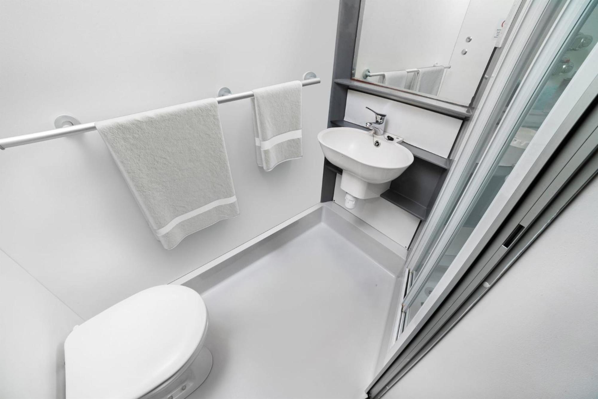 Apartment And Ensuite Bedrooms With Shared Kitchen At Chapter Ealing Right Next To North Acton Tube Station *