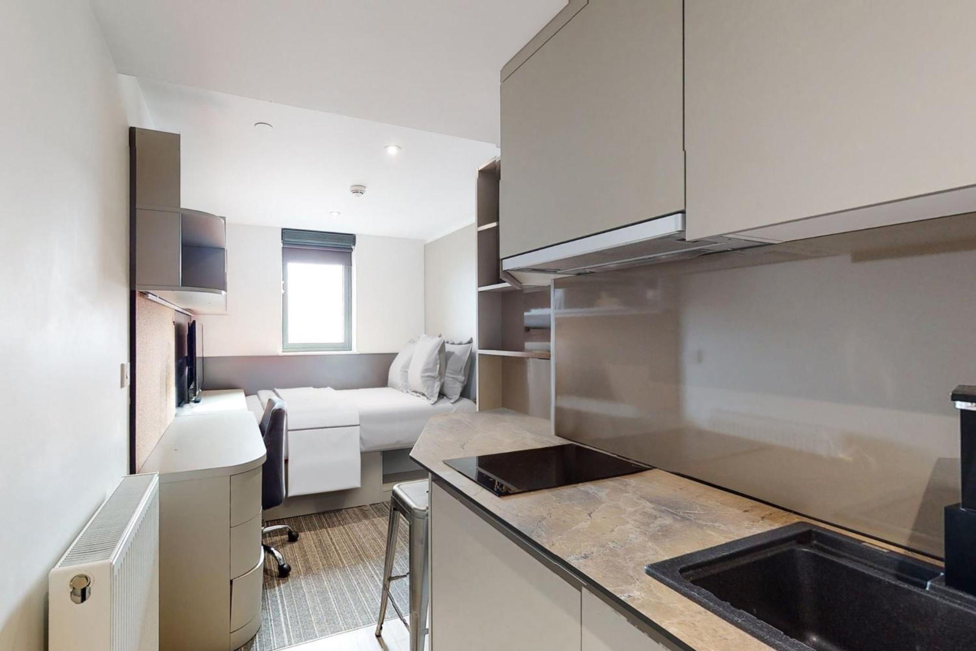 And Ensuite Bedrooms With Shared Kitchen At Chapter Ealing Right Next To North Acton Tube Station Apartment