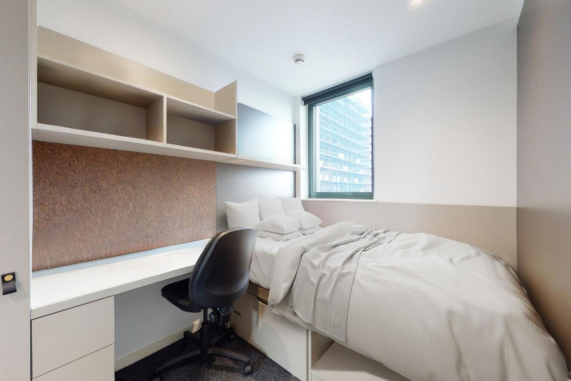 And Ensuite Bedrooms With Shared Kitchen At Chapter Ealing Right Next To North Acton Tube Station Apartment London