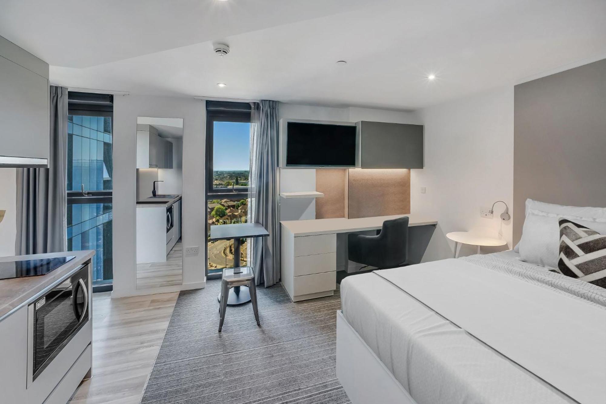 Apartment And Ensuite Bedrooms With Shared Kitchen At Chapter Ealing Right Next To North Acton Tube Station London