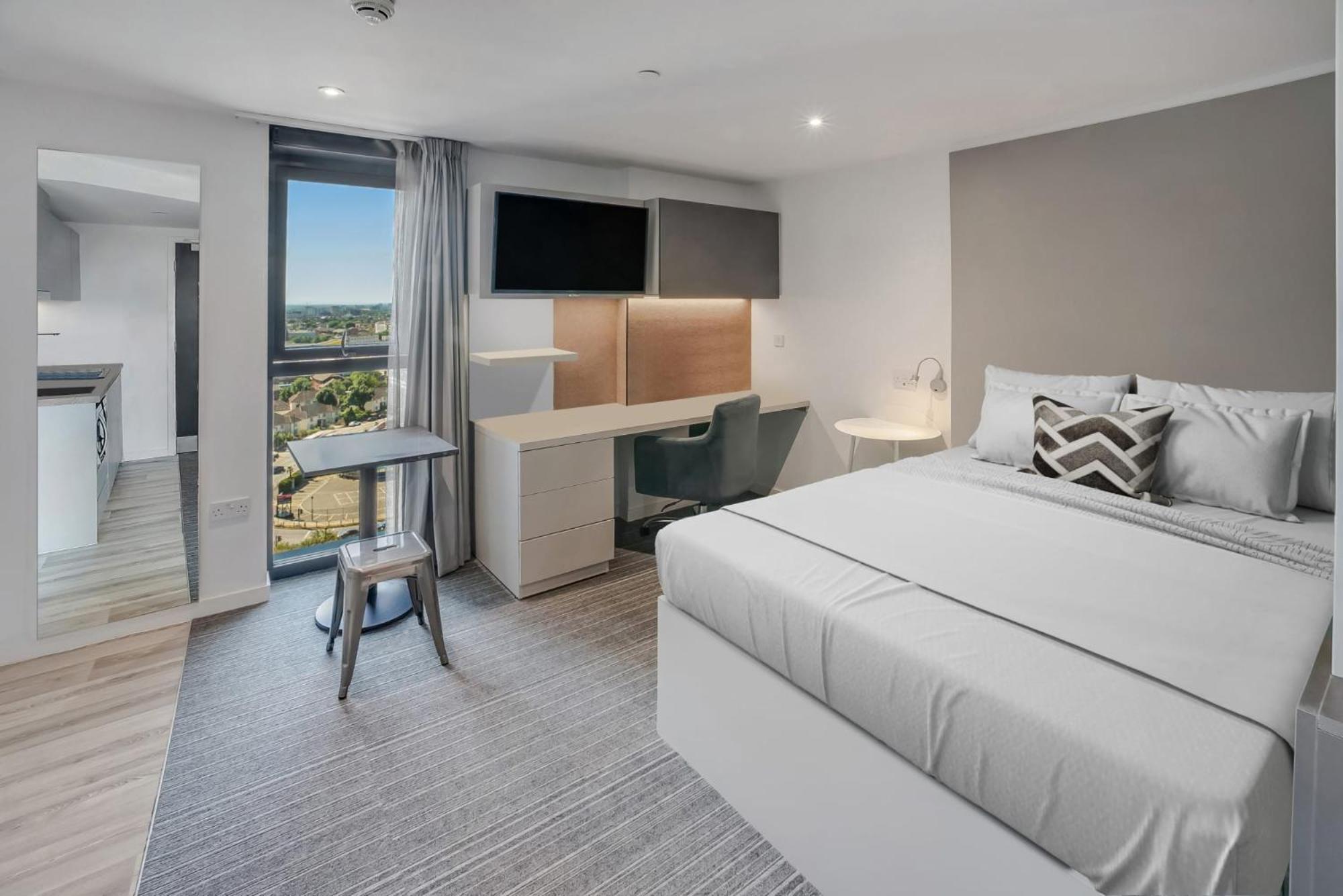 Apartment And Ensuite Bedrooms With Shared Kitchen At Chapter Ealing Right Next To North Acton Tube Station