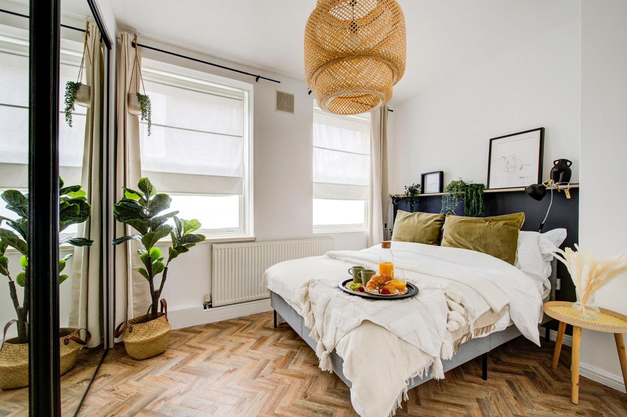Brick Lane Apartment *