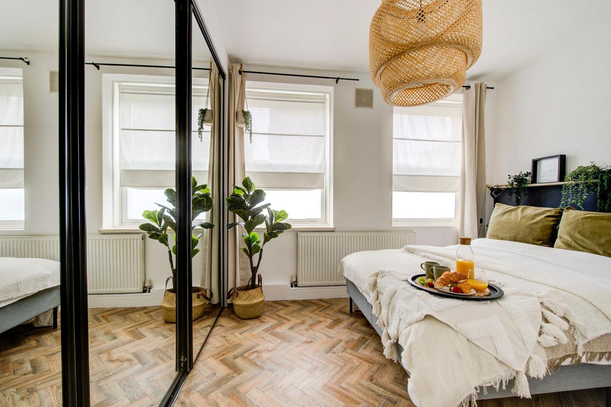Brick Lane Apartment *