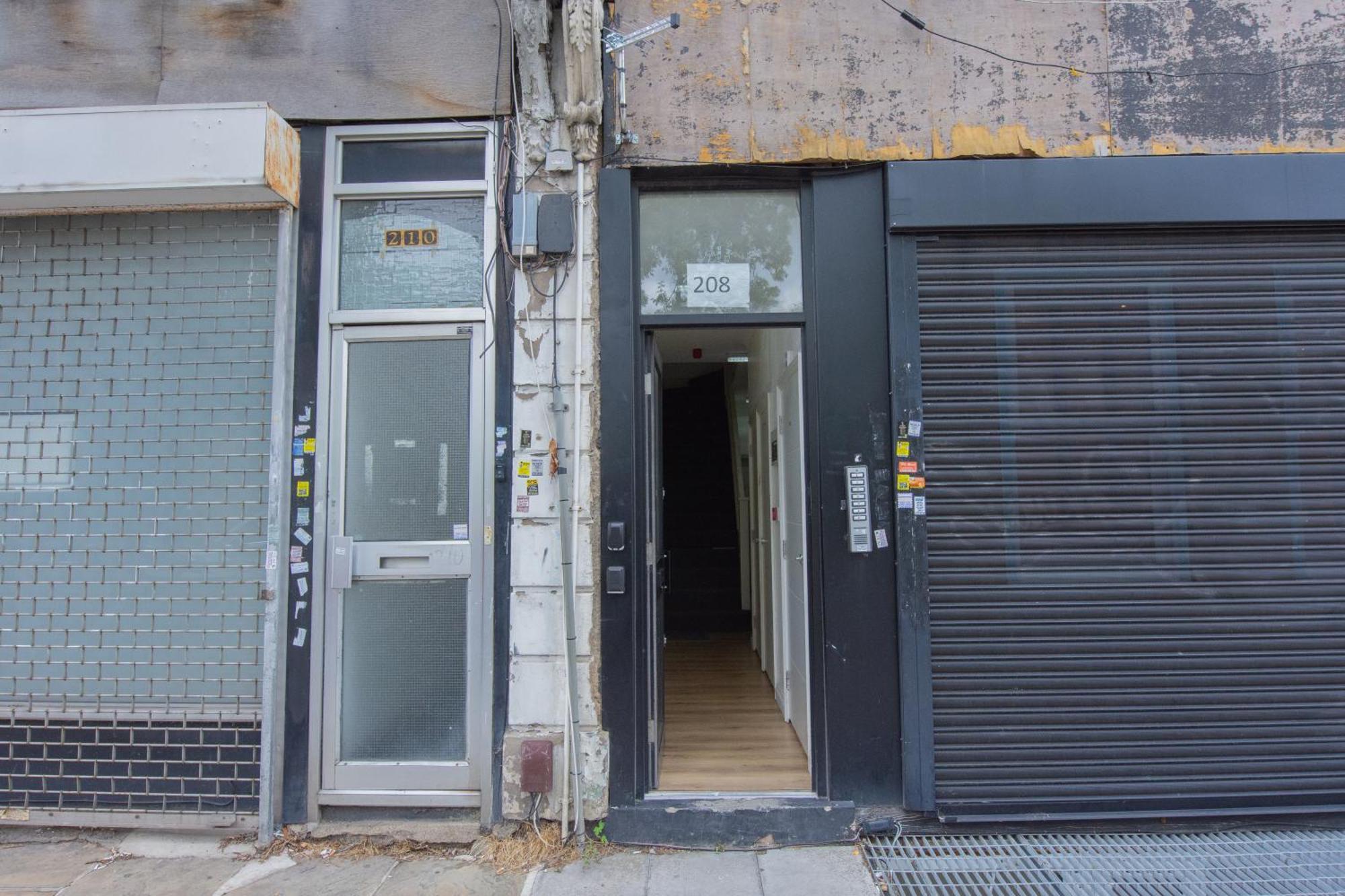 Charming 1-bed In Apartment *